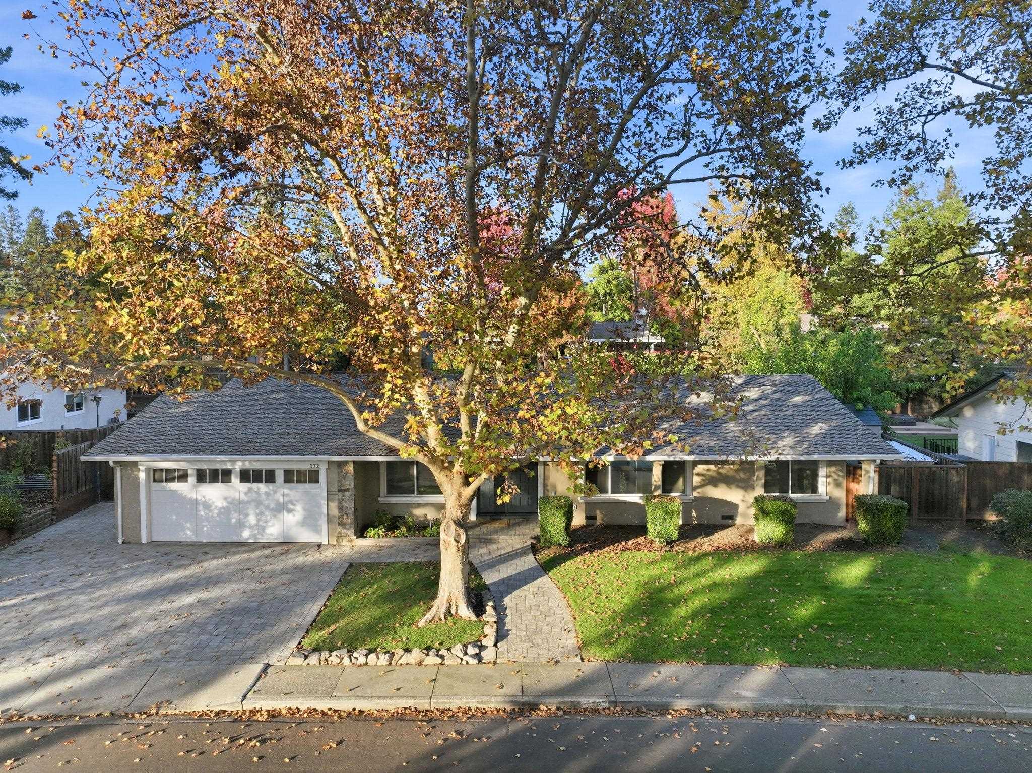 572 Old Farm Rd