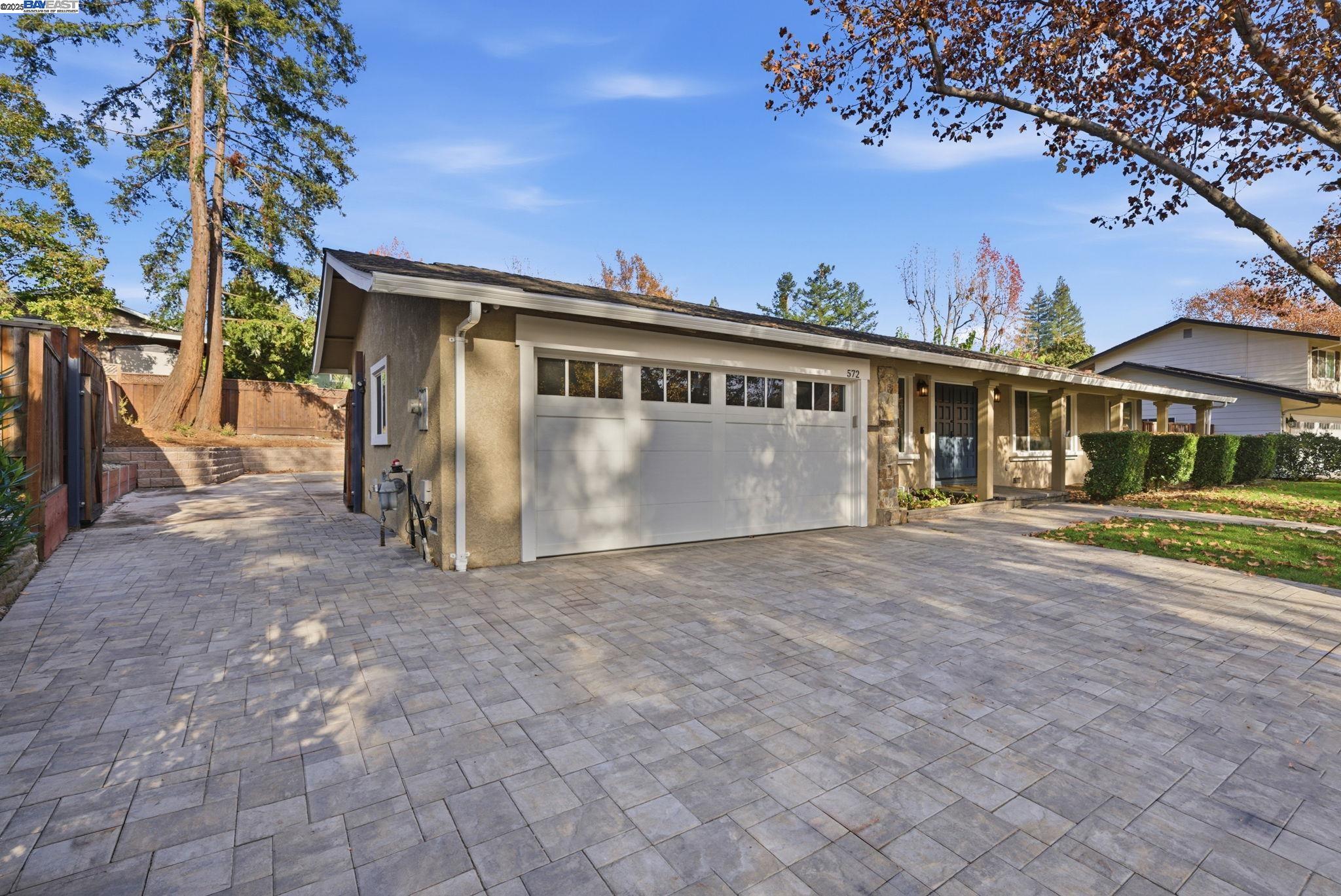 572 Old Farm Rd
