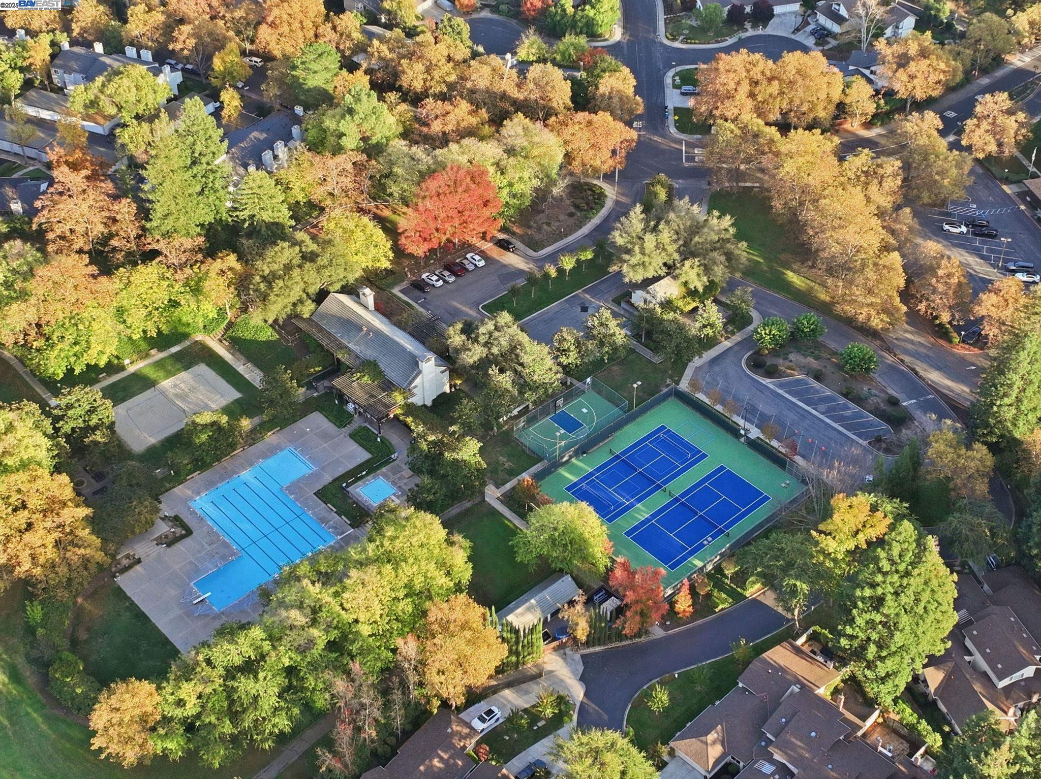 572 Old Farm Rd