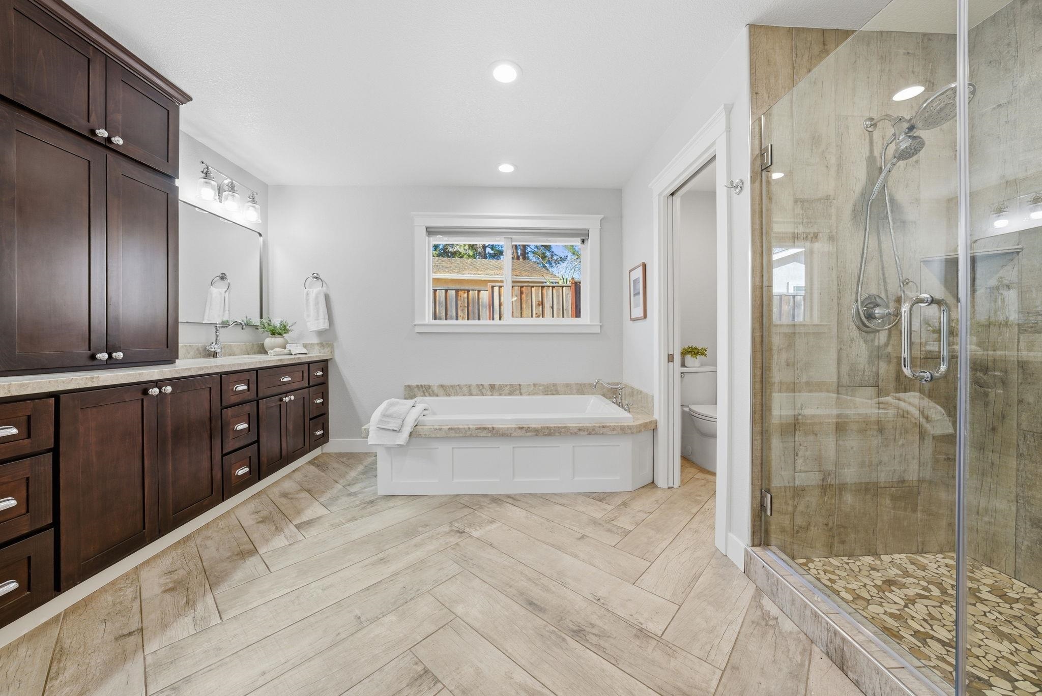 572 Old Farm Rd