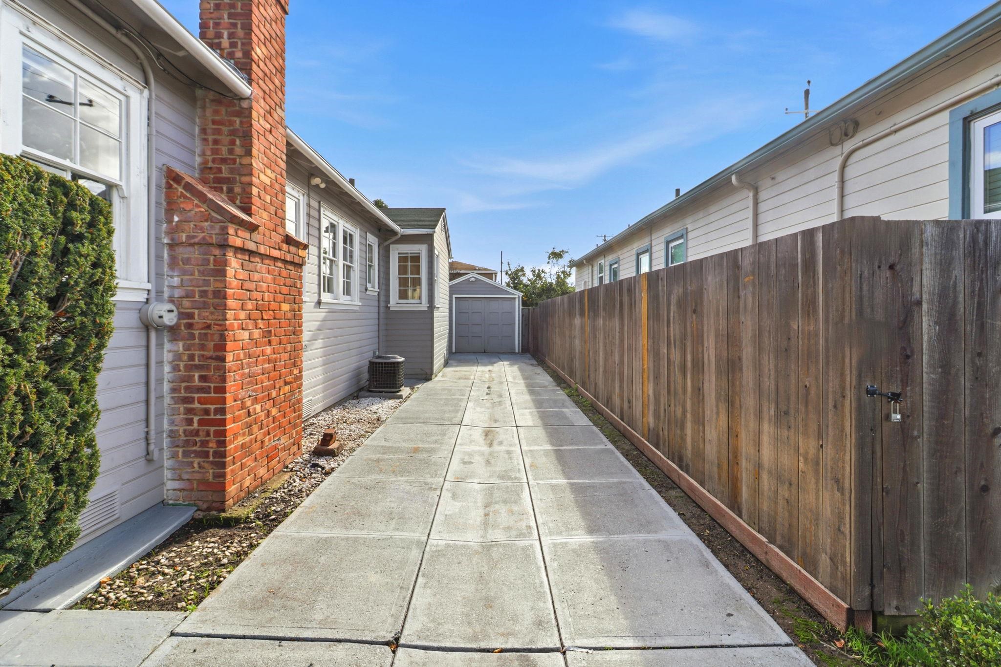 381 Cherrywood Ave