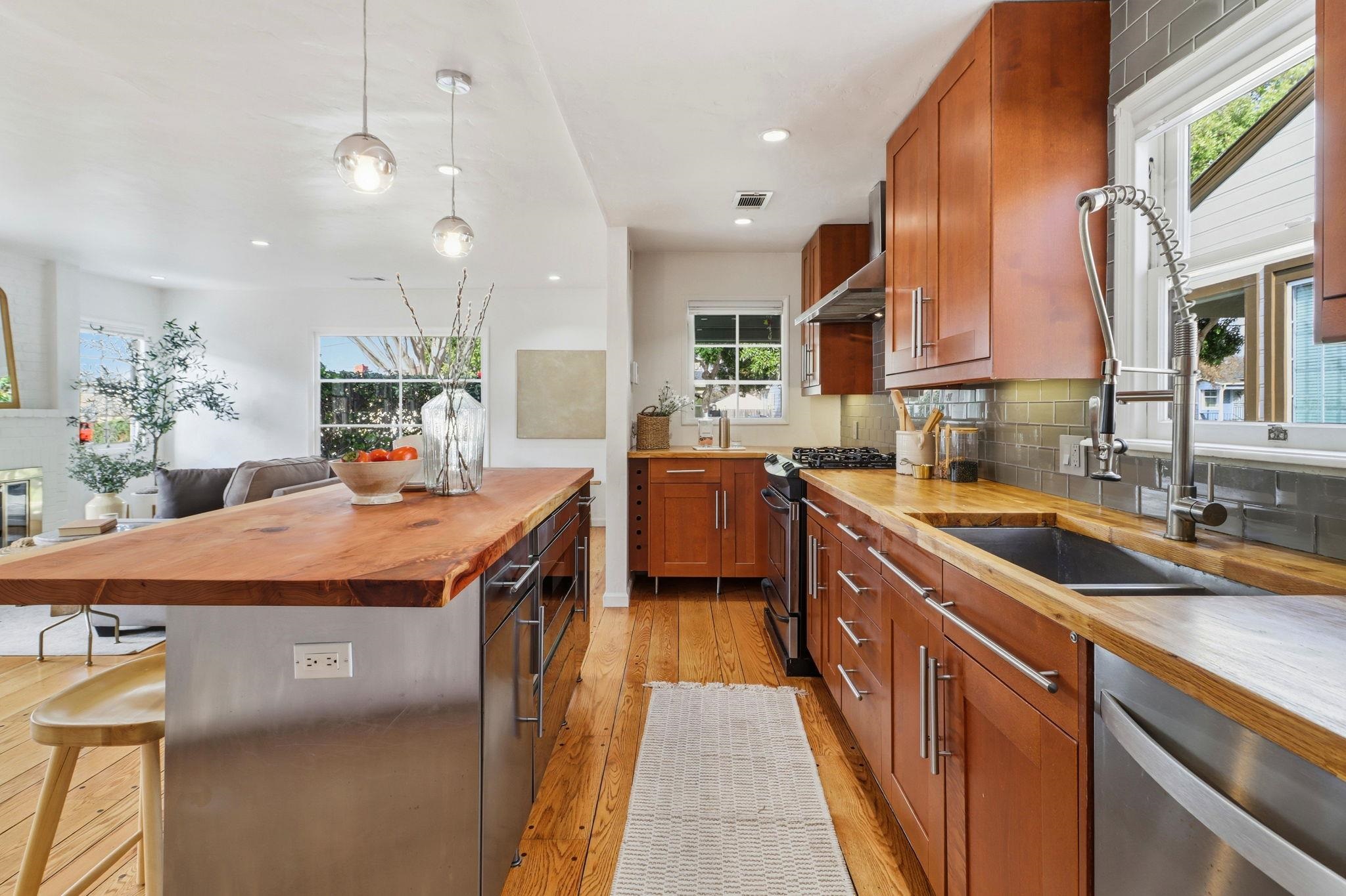 381 Cherrywood Ave