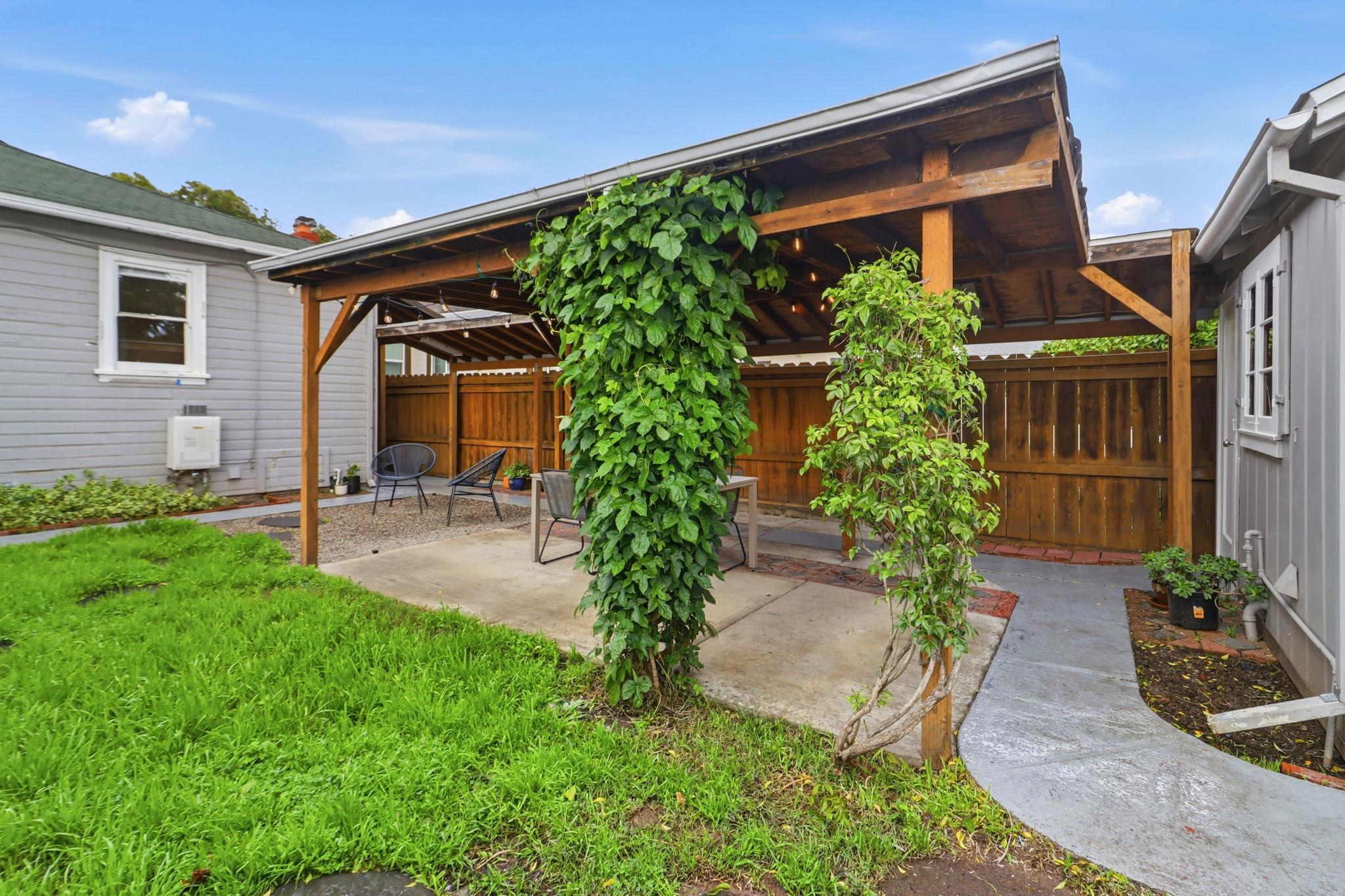 381 Cherrywood Ave