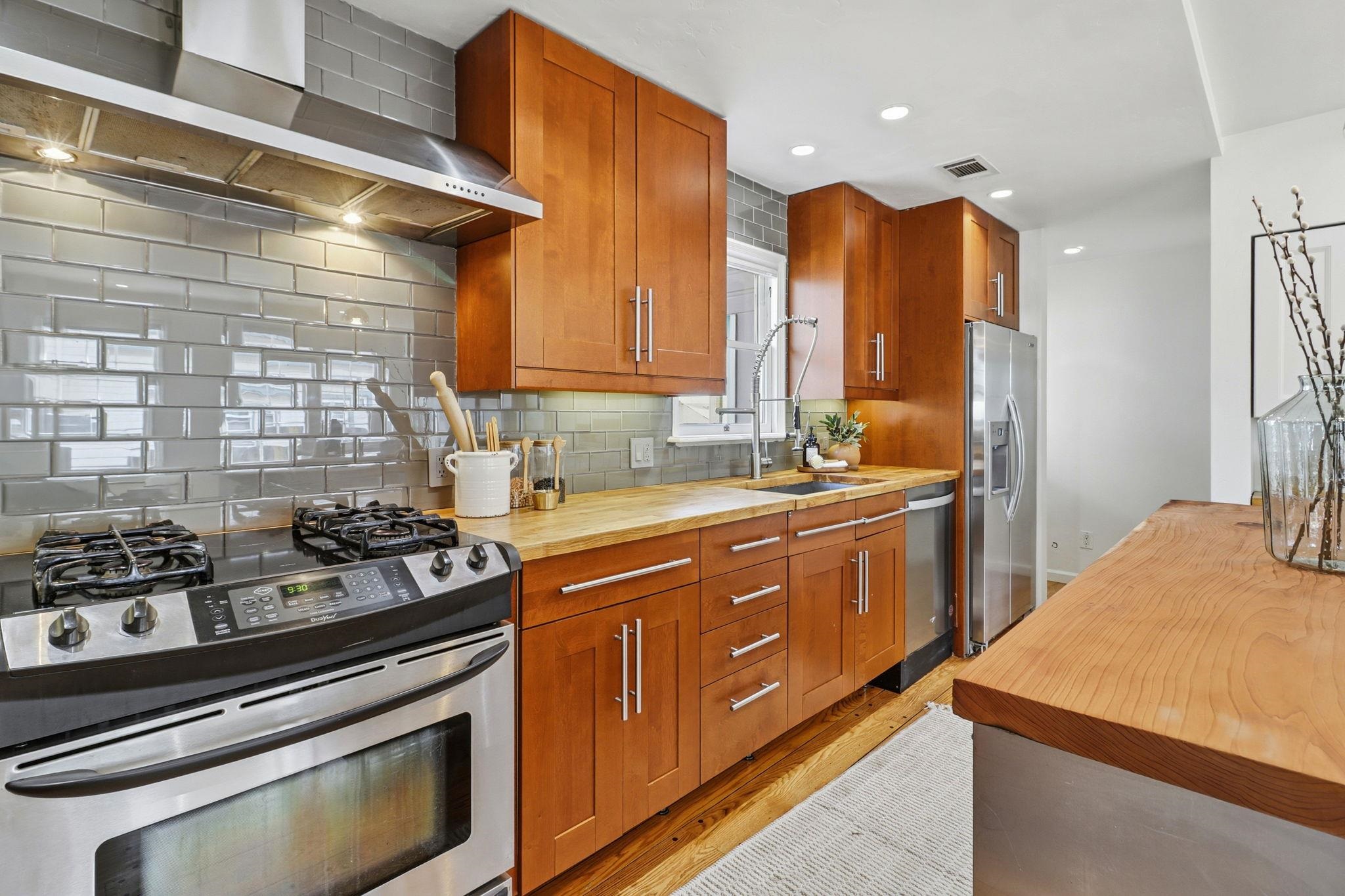 381 Cherrywood Ave