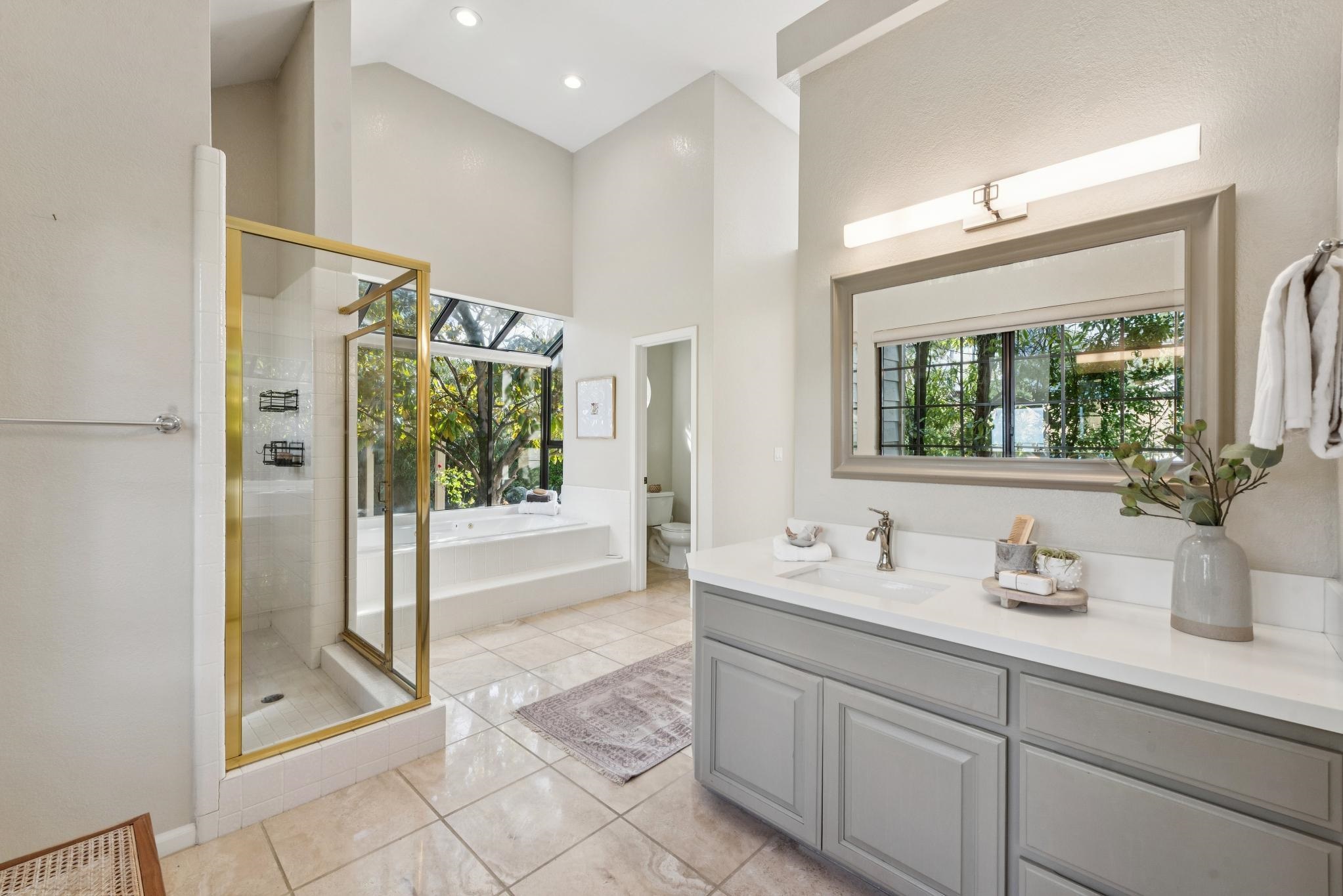5121 Pinecrest Dr