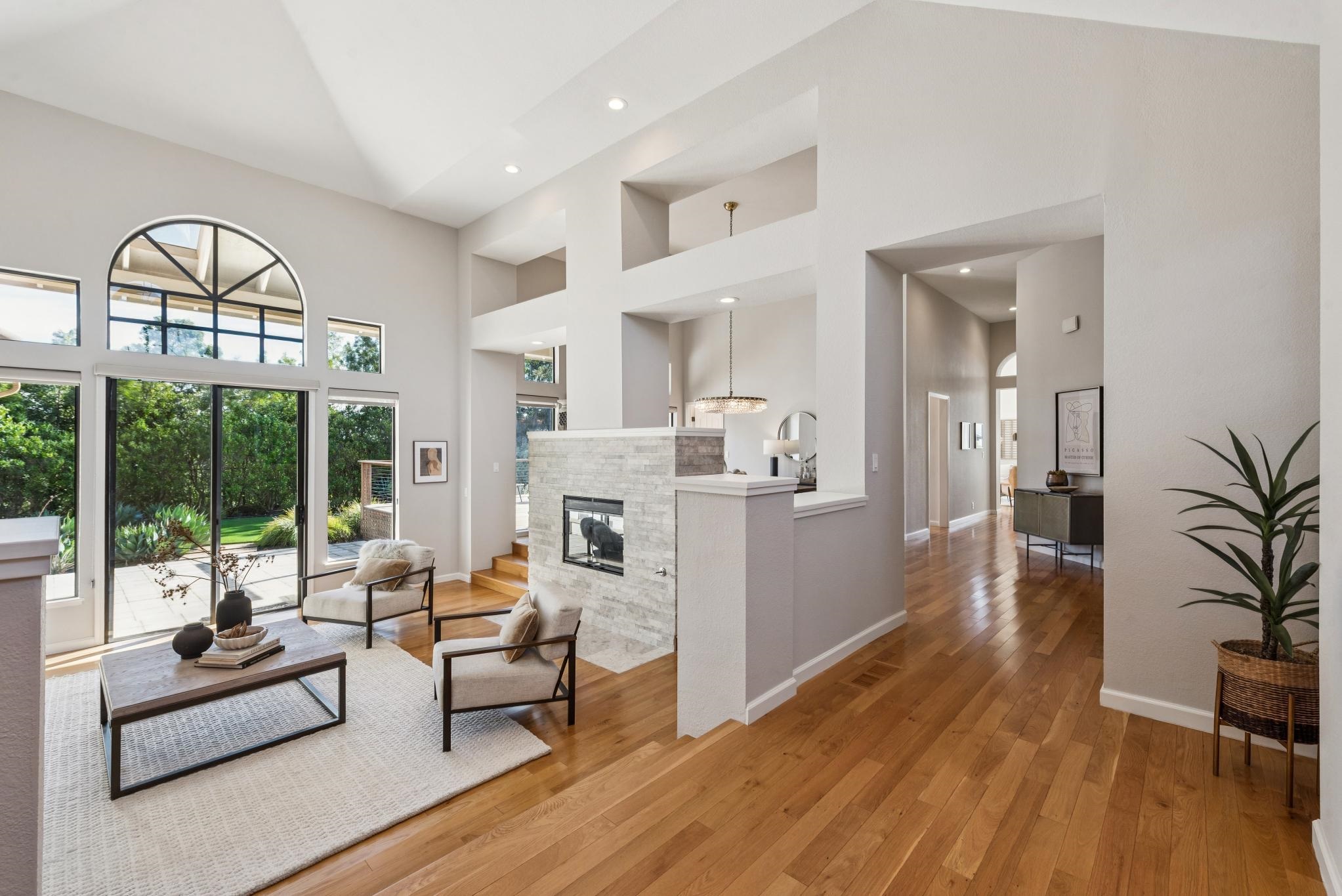 5121 Pinecrest Dr