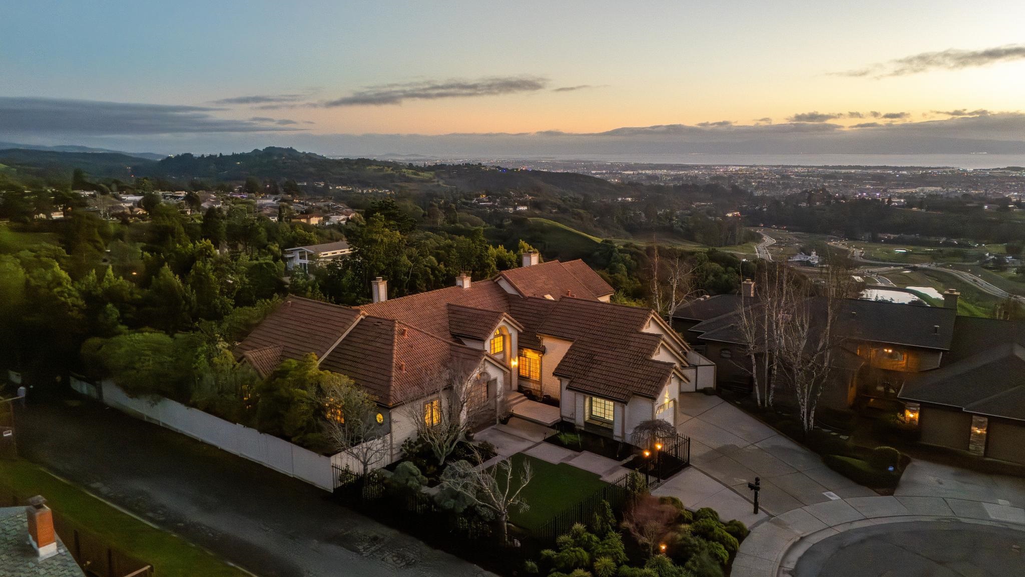 5121 Pinecrest Dr