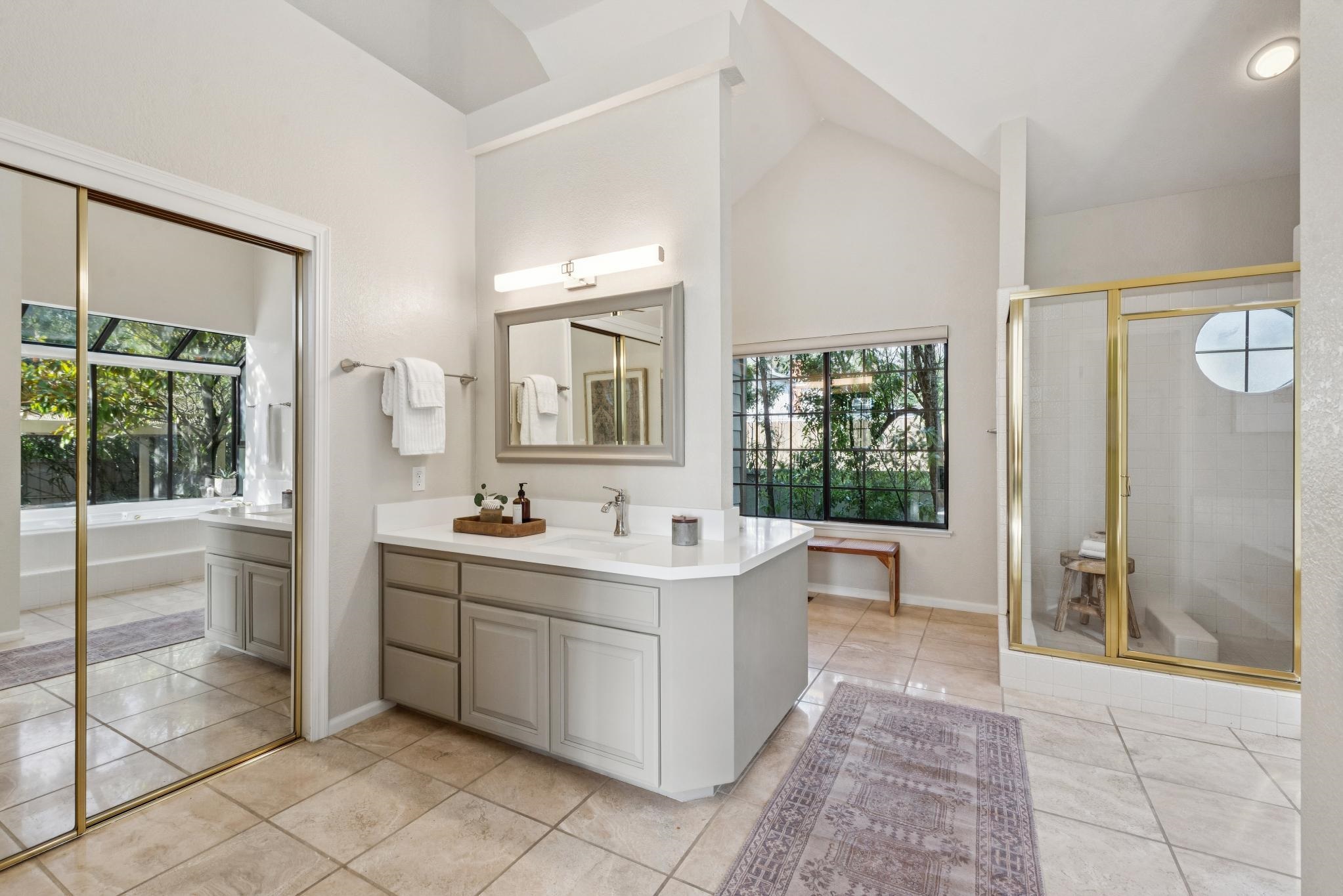 5121 Pinecrest Dr