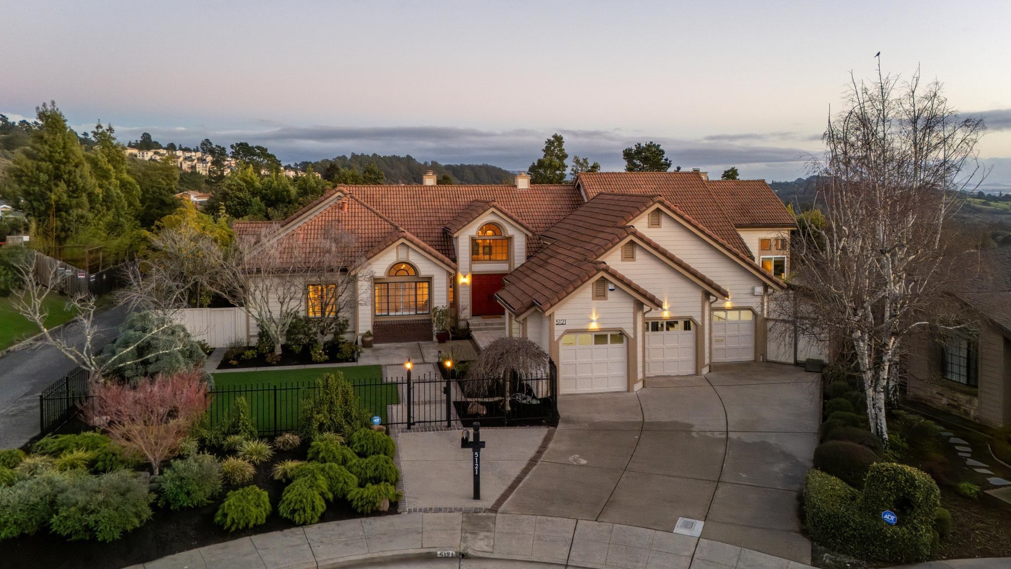 5121 Pinecrest Dr