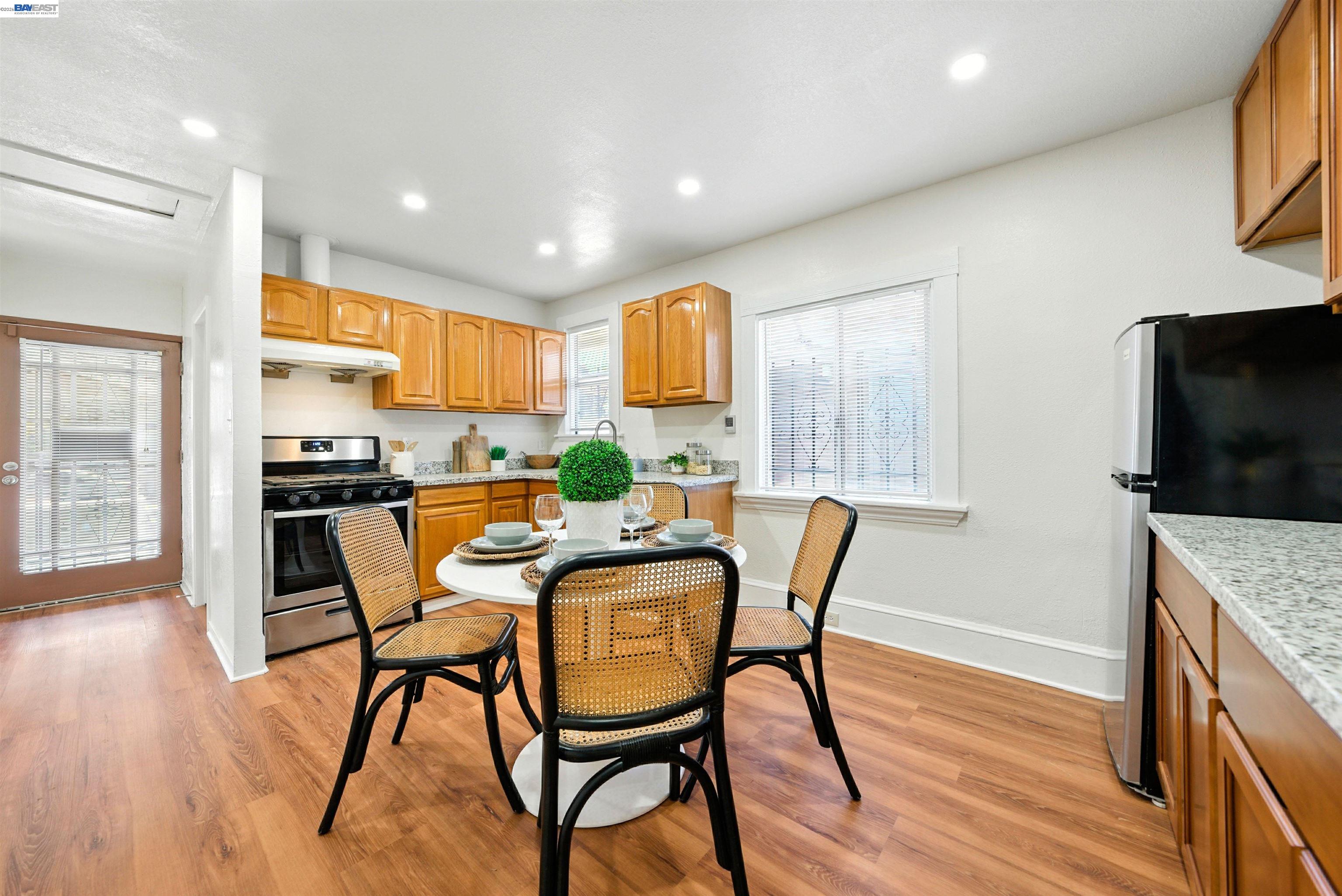 2539-2541 Grande Vista Ave