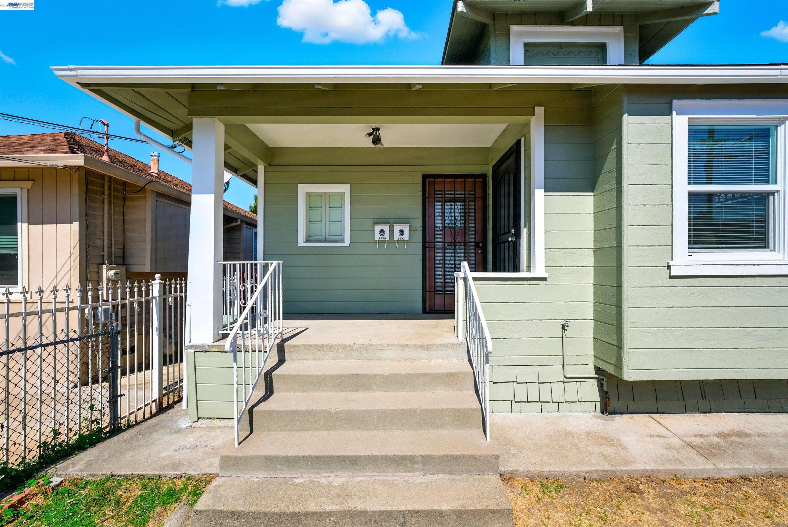 2539-2541 Grande Vista Ave