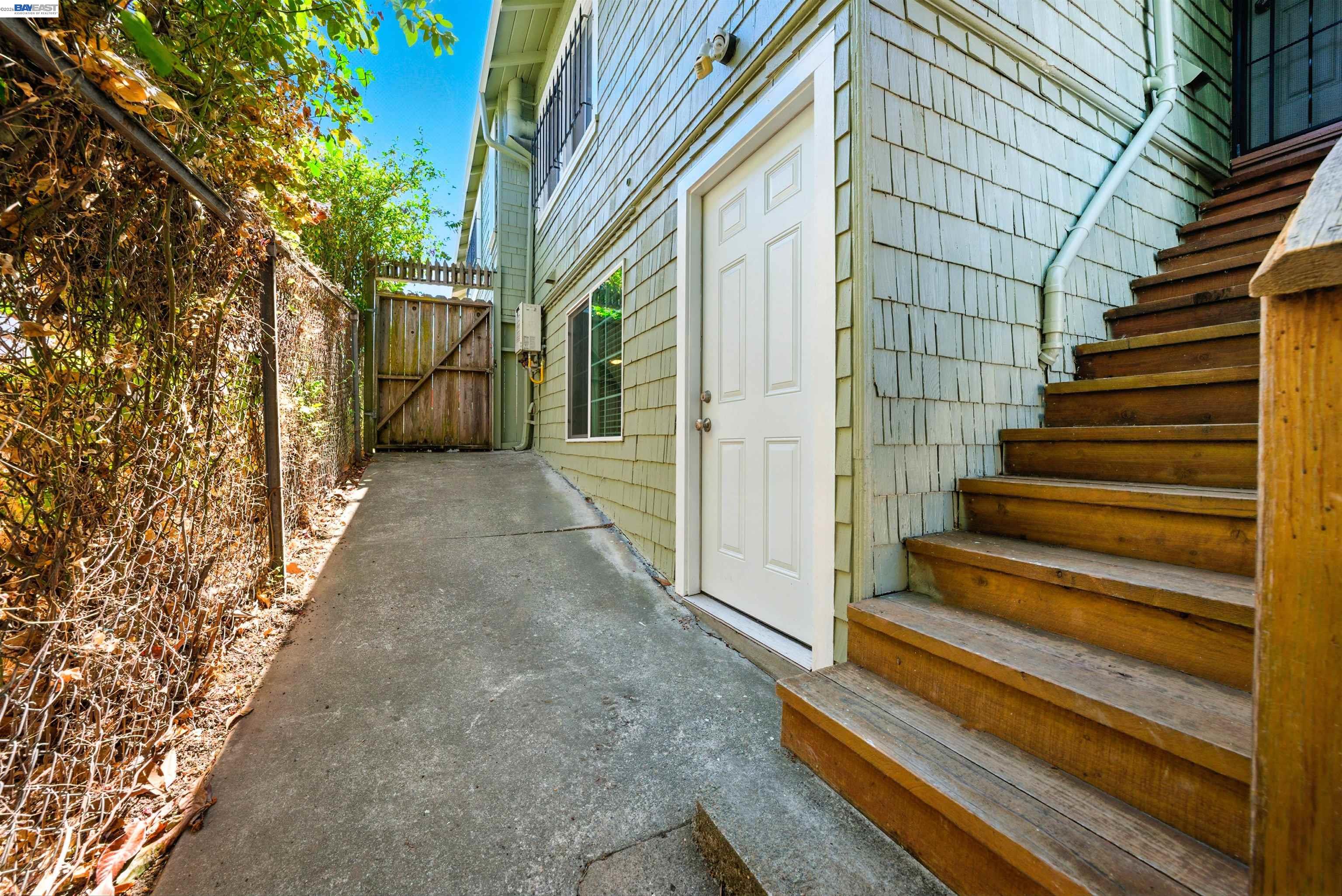 2539-2541 Grande Vista Ave