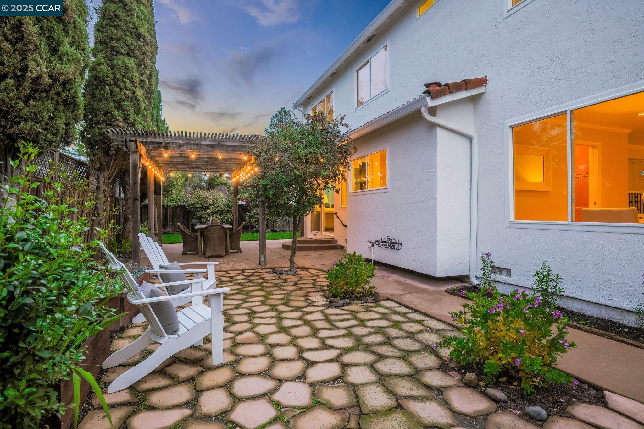 128 Pebble Pl