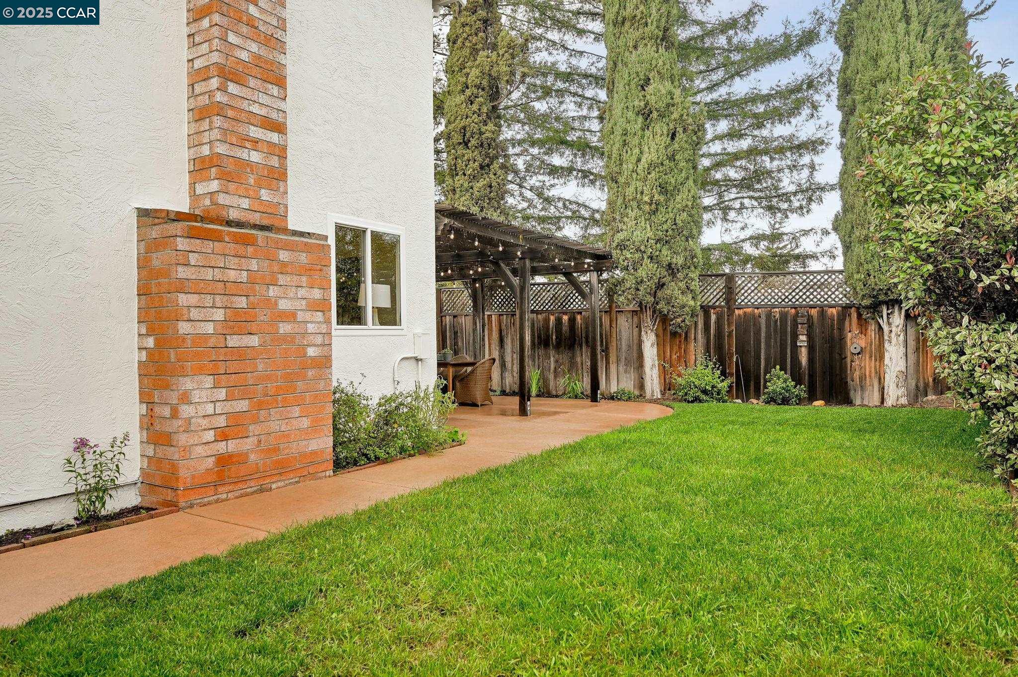 128 Pebble Pl