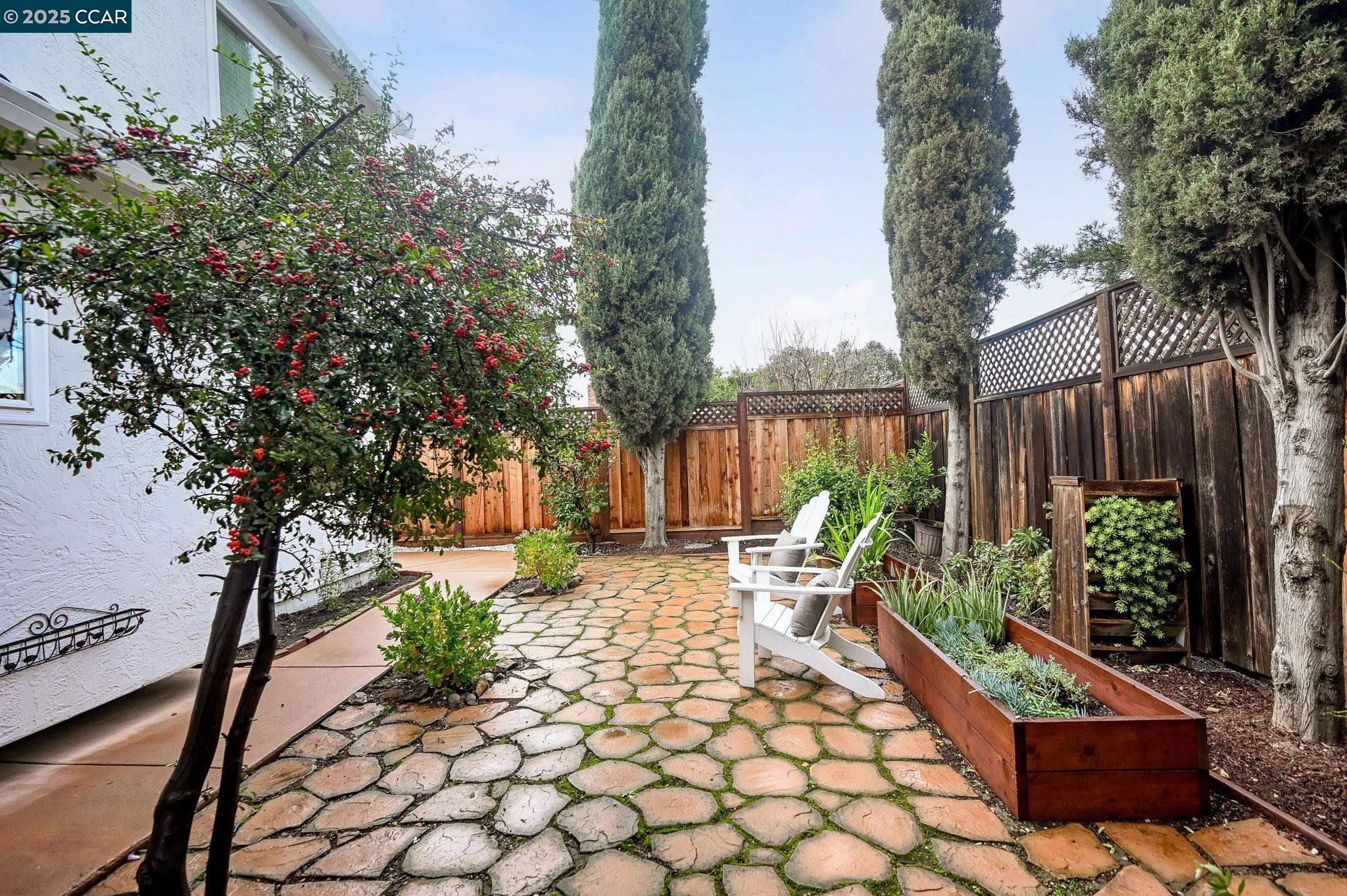 128 Pebble Pl