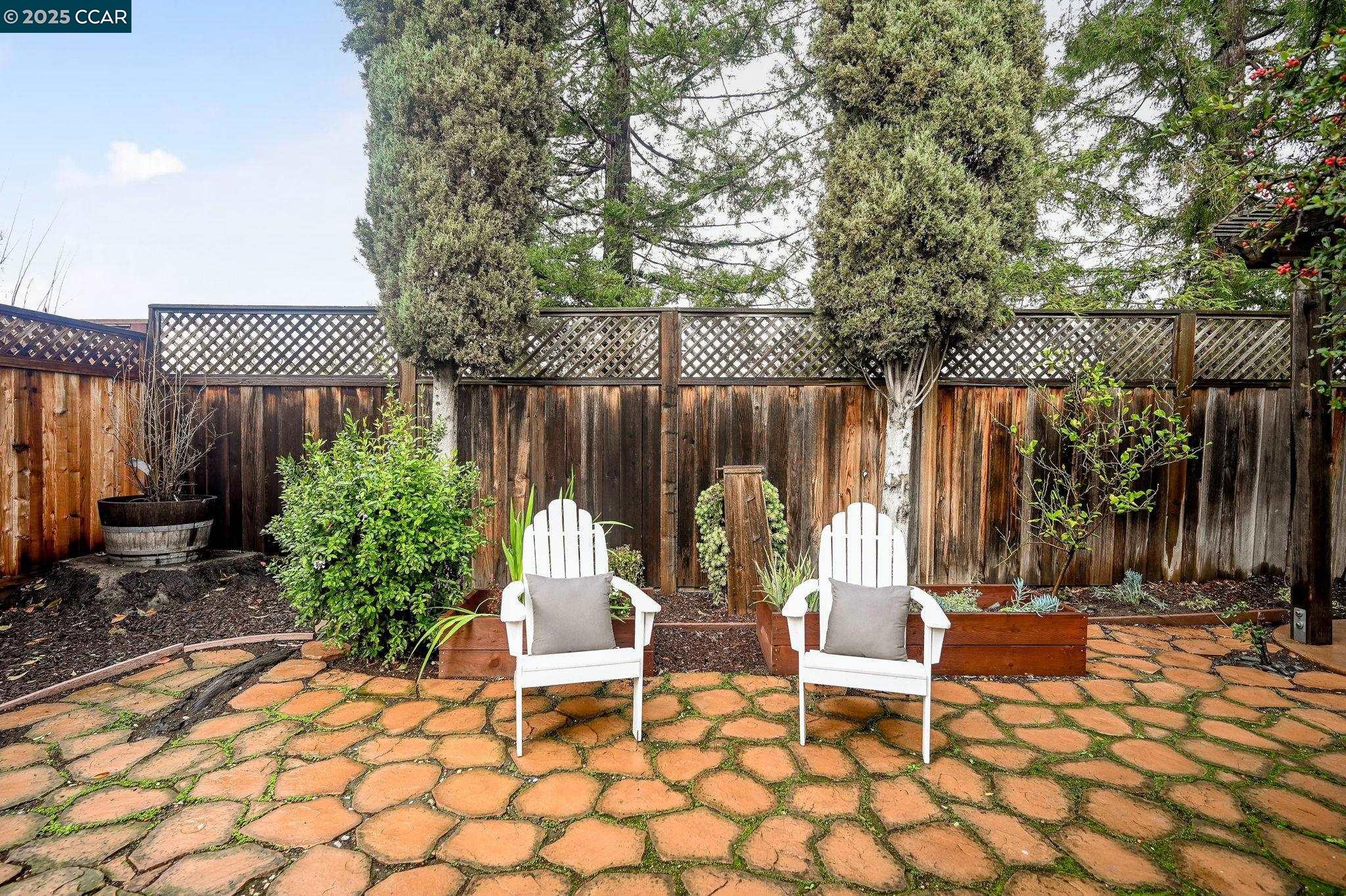 128 Pebble Pl
