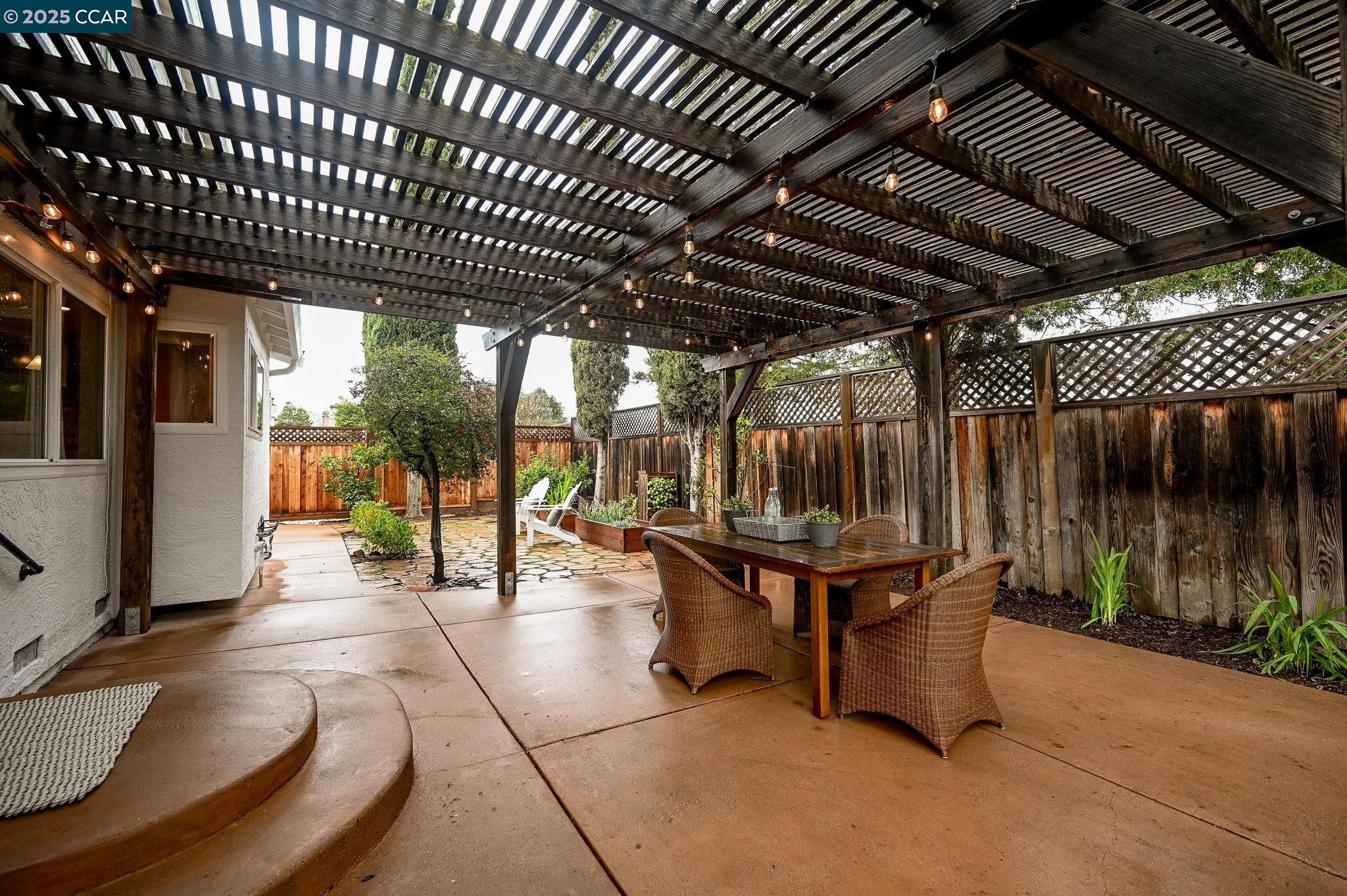 128 Pebble Pl
