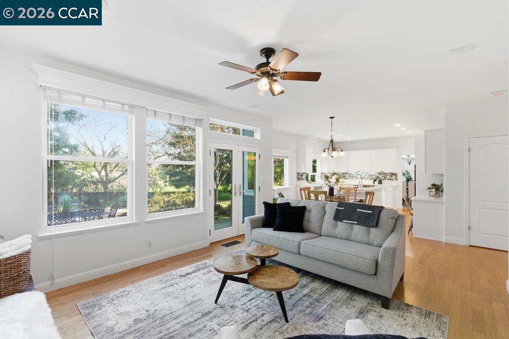 811 Vineyard Ct
