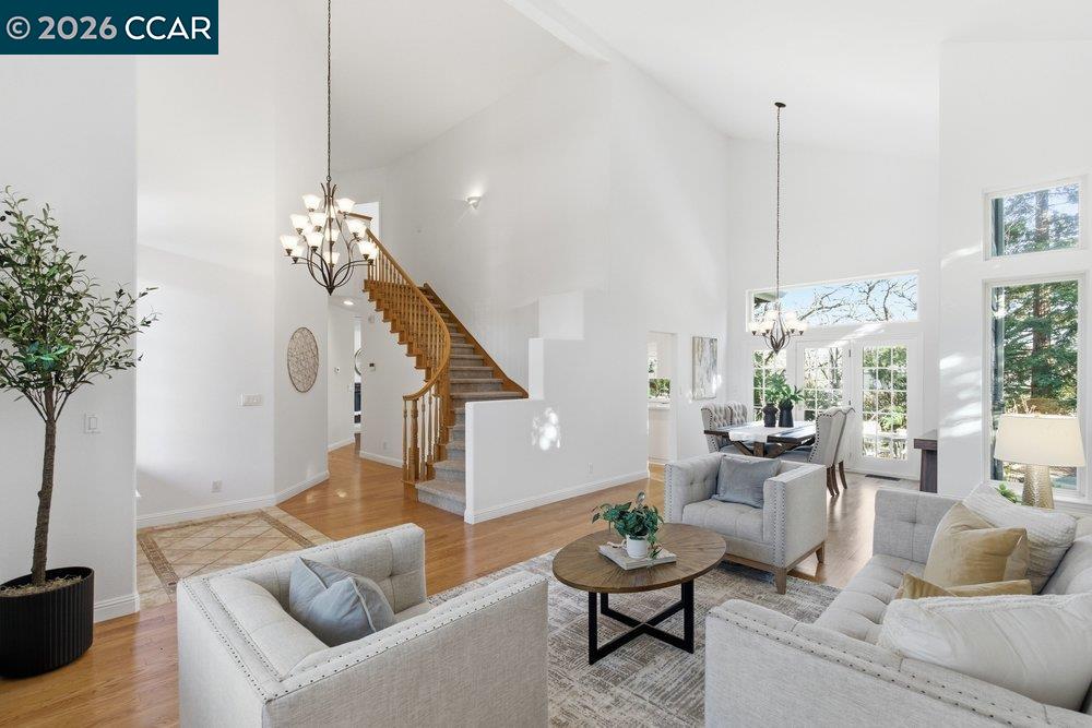 811 Vineyard Ct