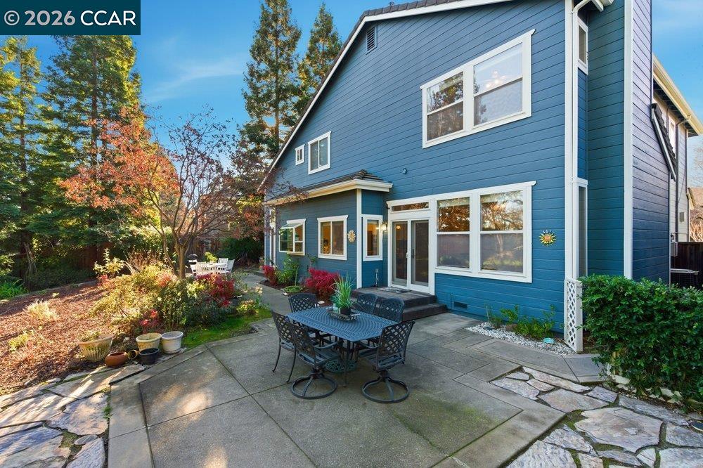 811 Vineyard Ct