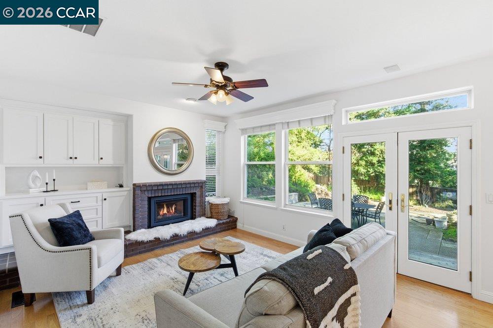 811 Vineyard Ct
