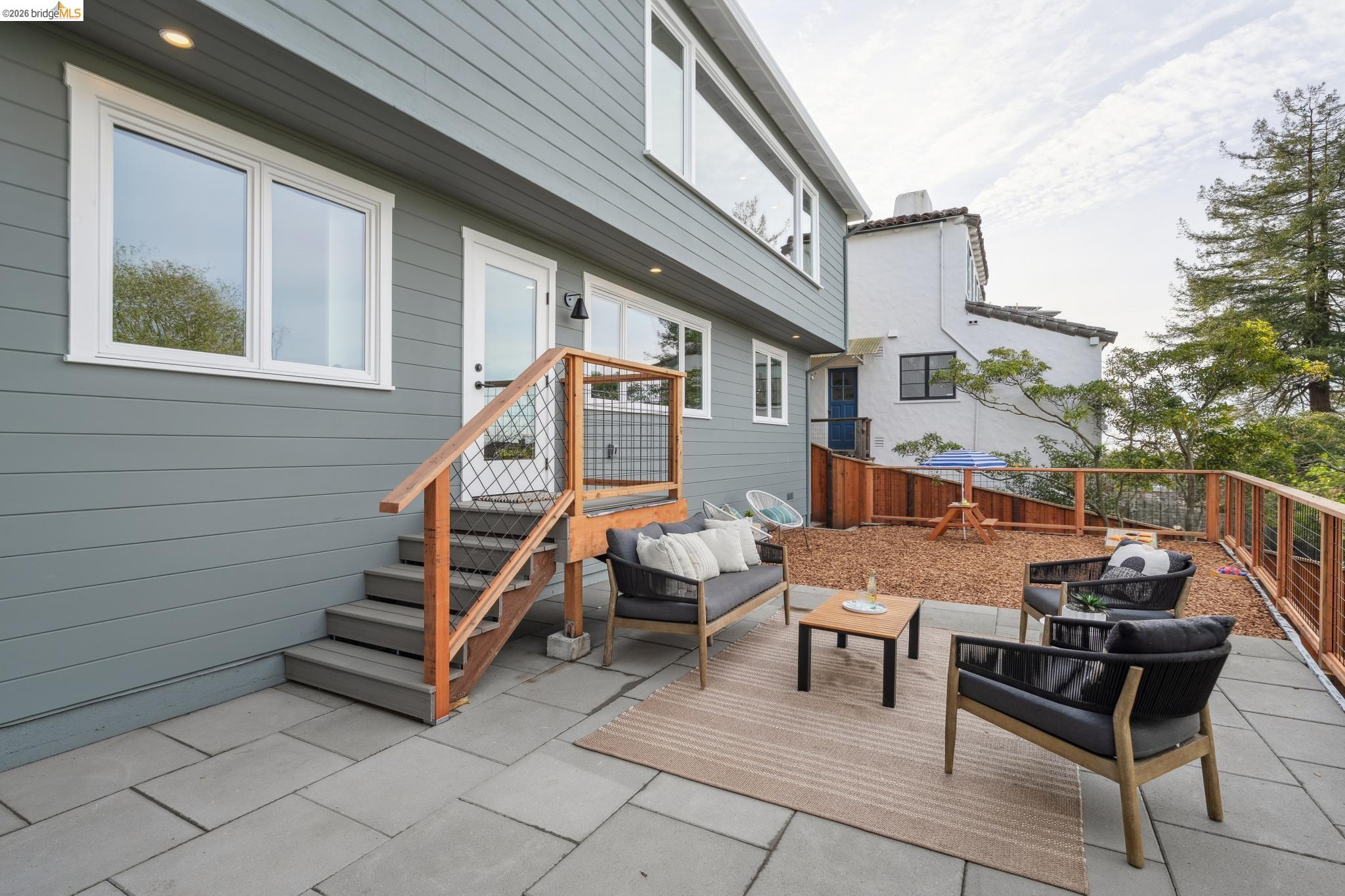 582 Euclid Ave