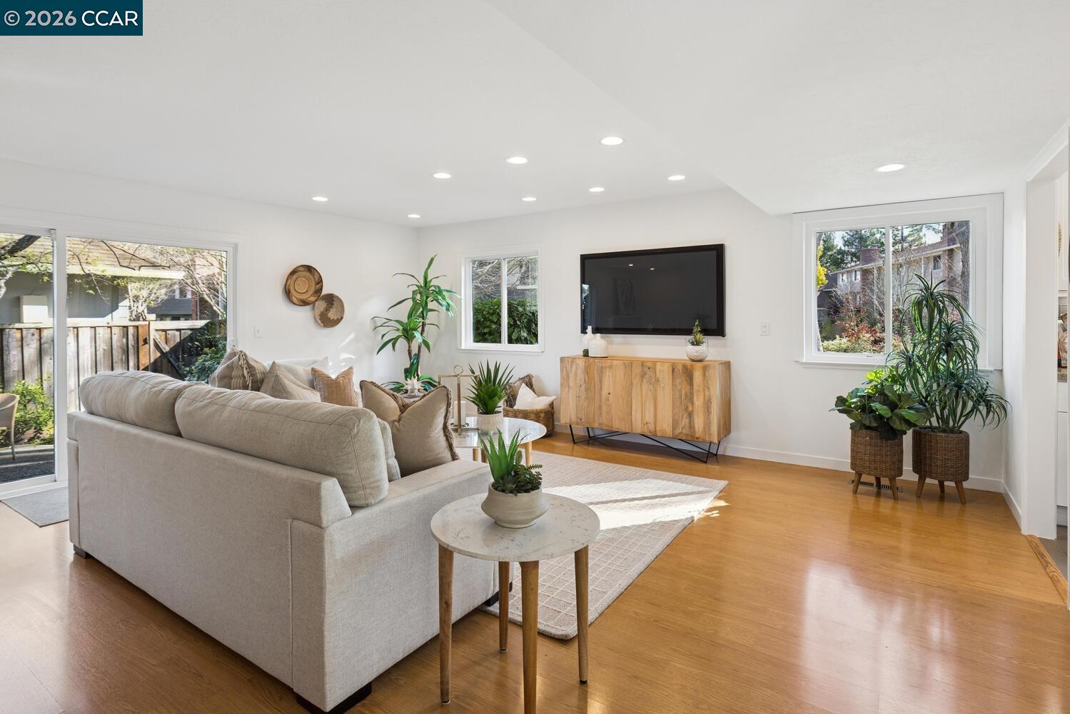 183 Miramonte Dr