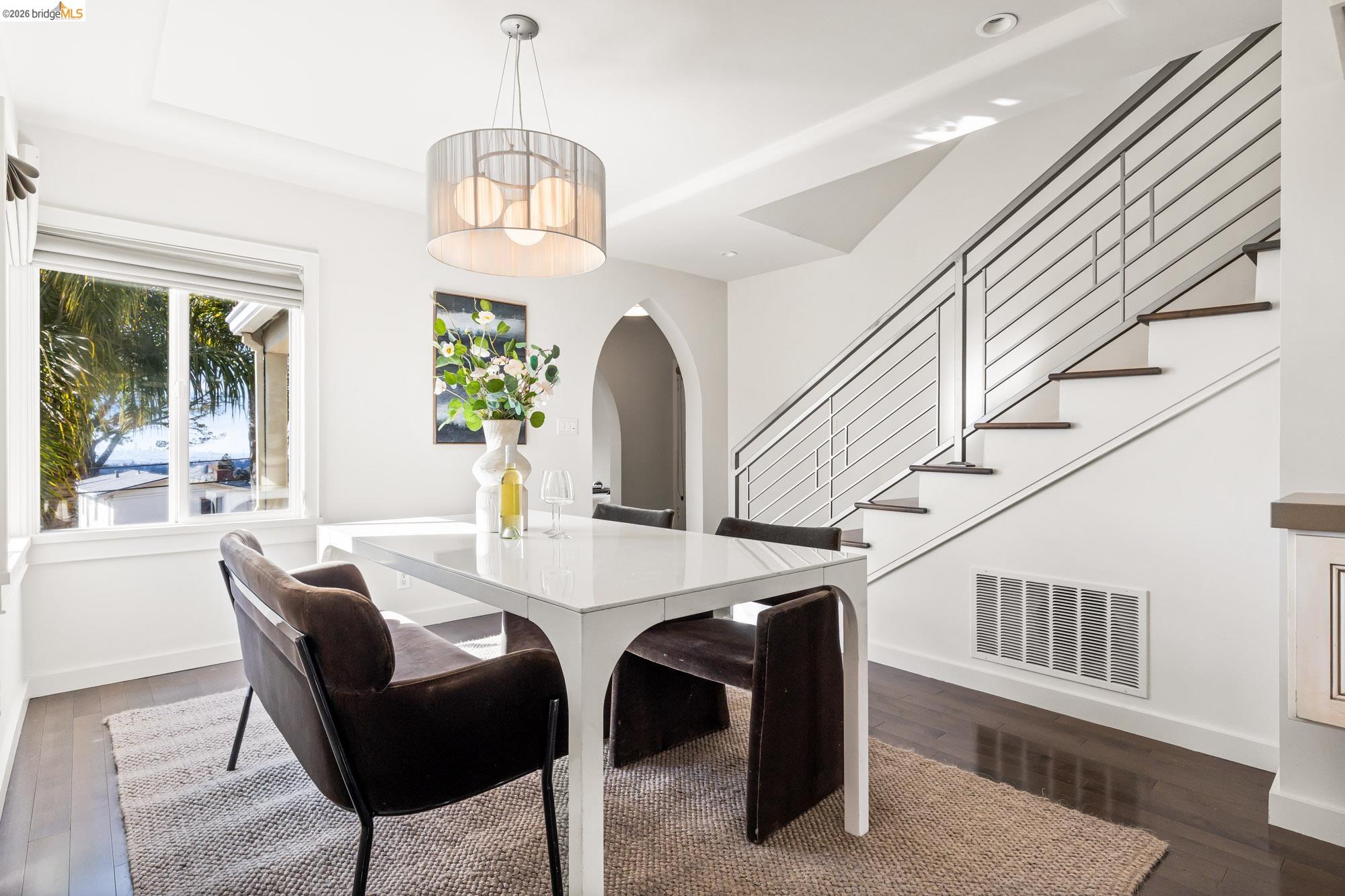 4452 Davenport Ave