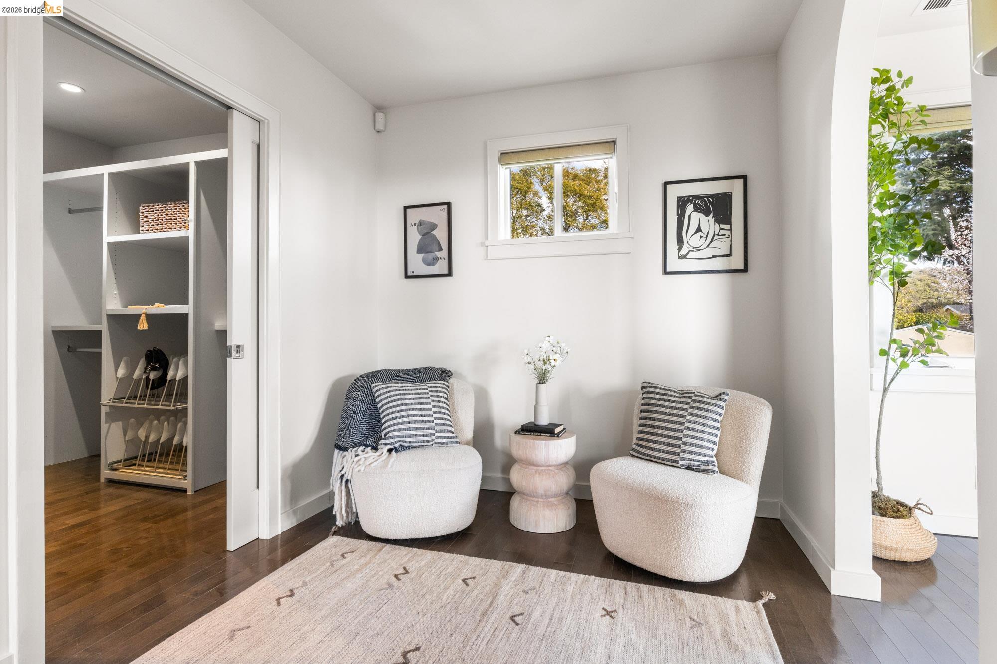 4452 Davenport Ave