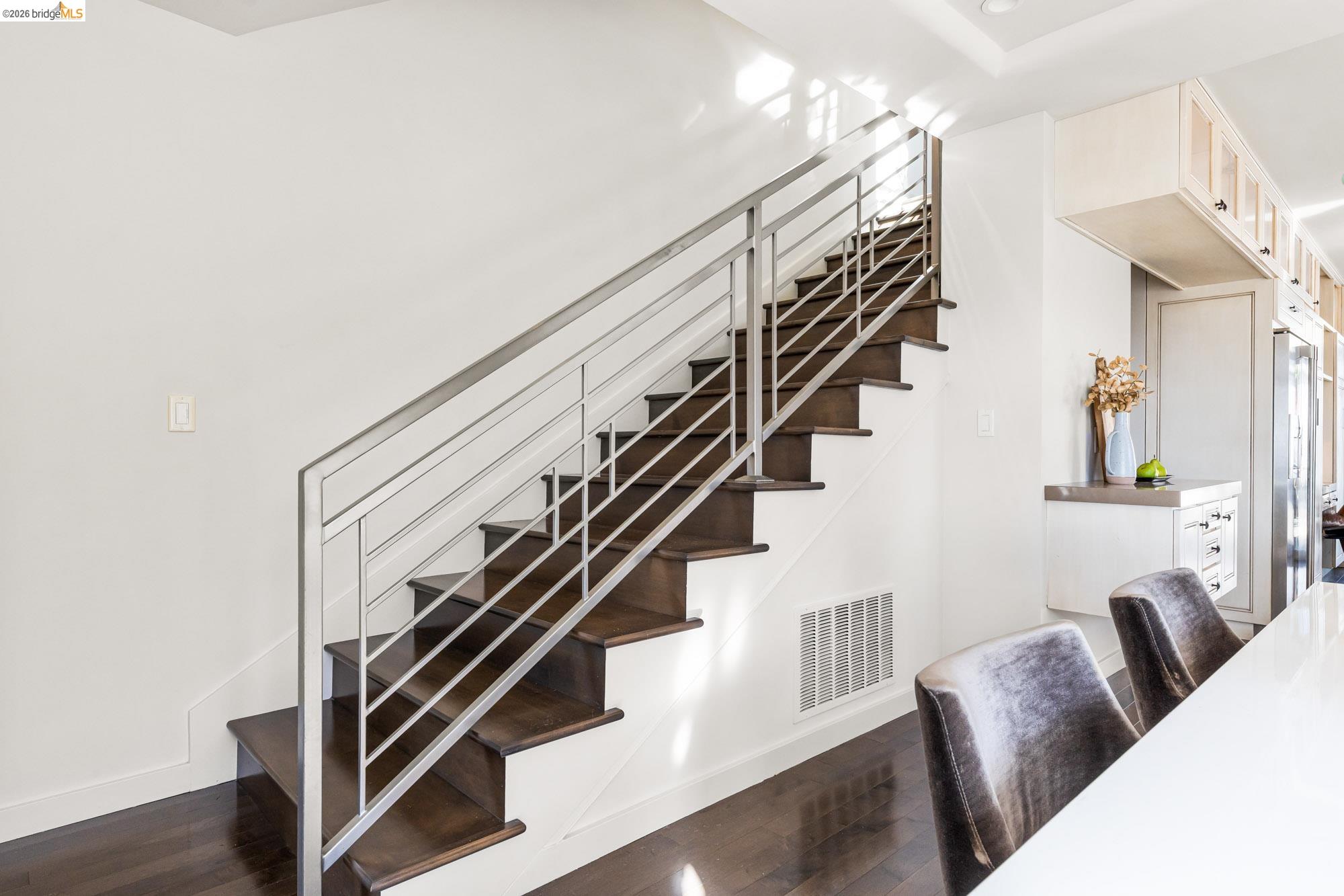 4452 Davenport Ave