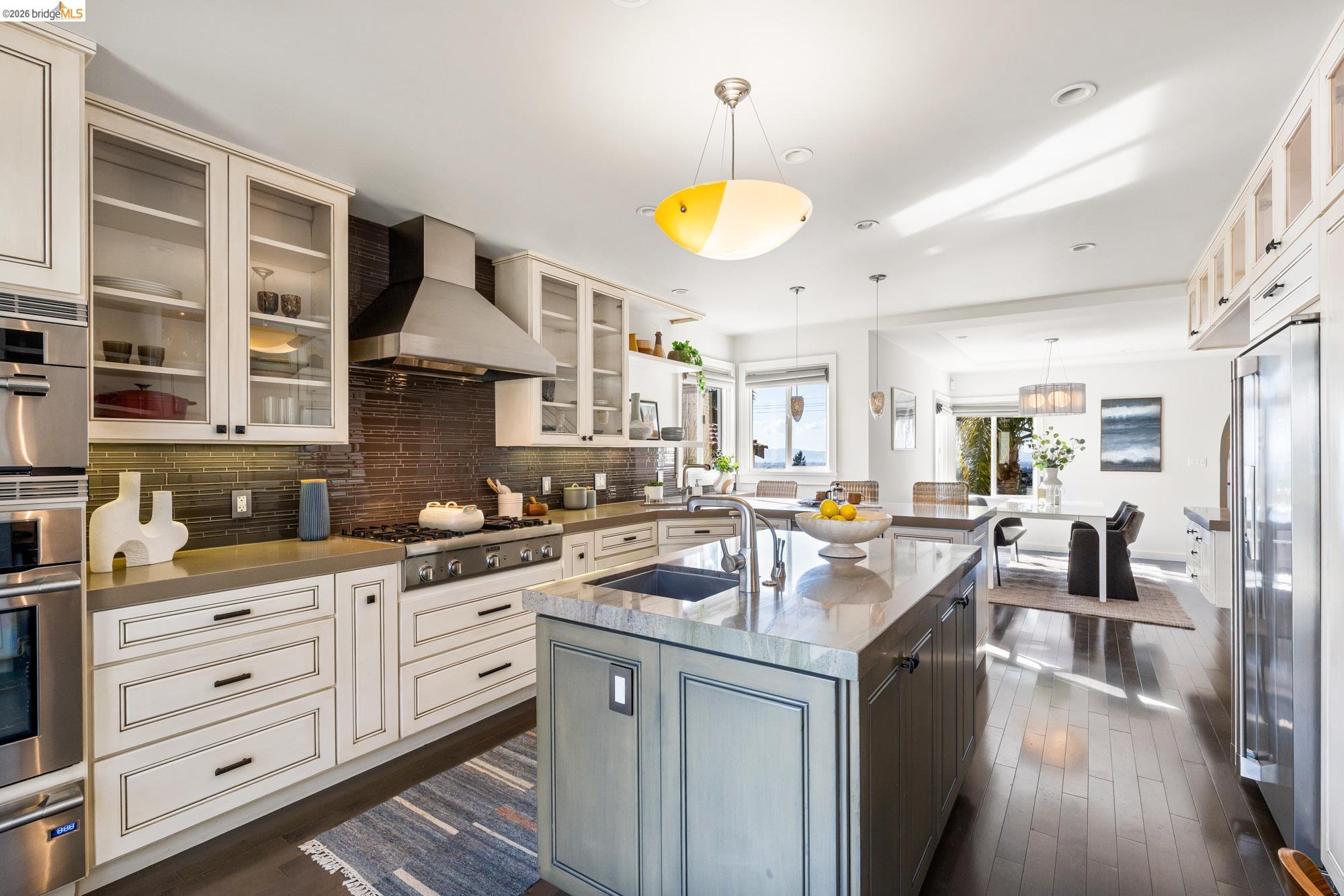 4452 Davenport Ave