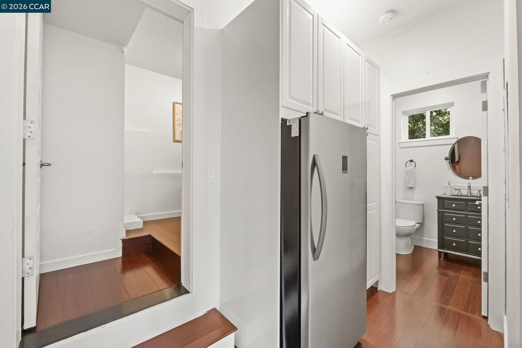 6165 Doncaster Pl