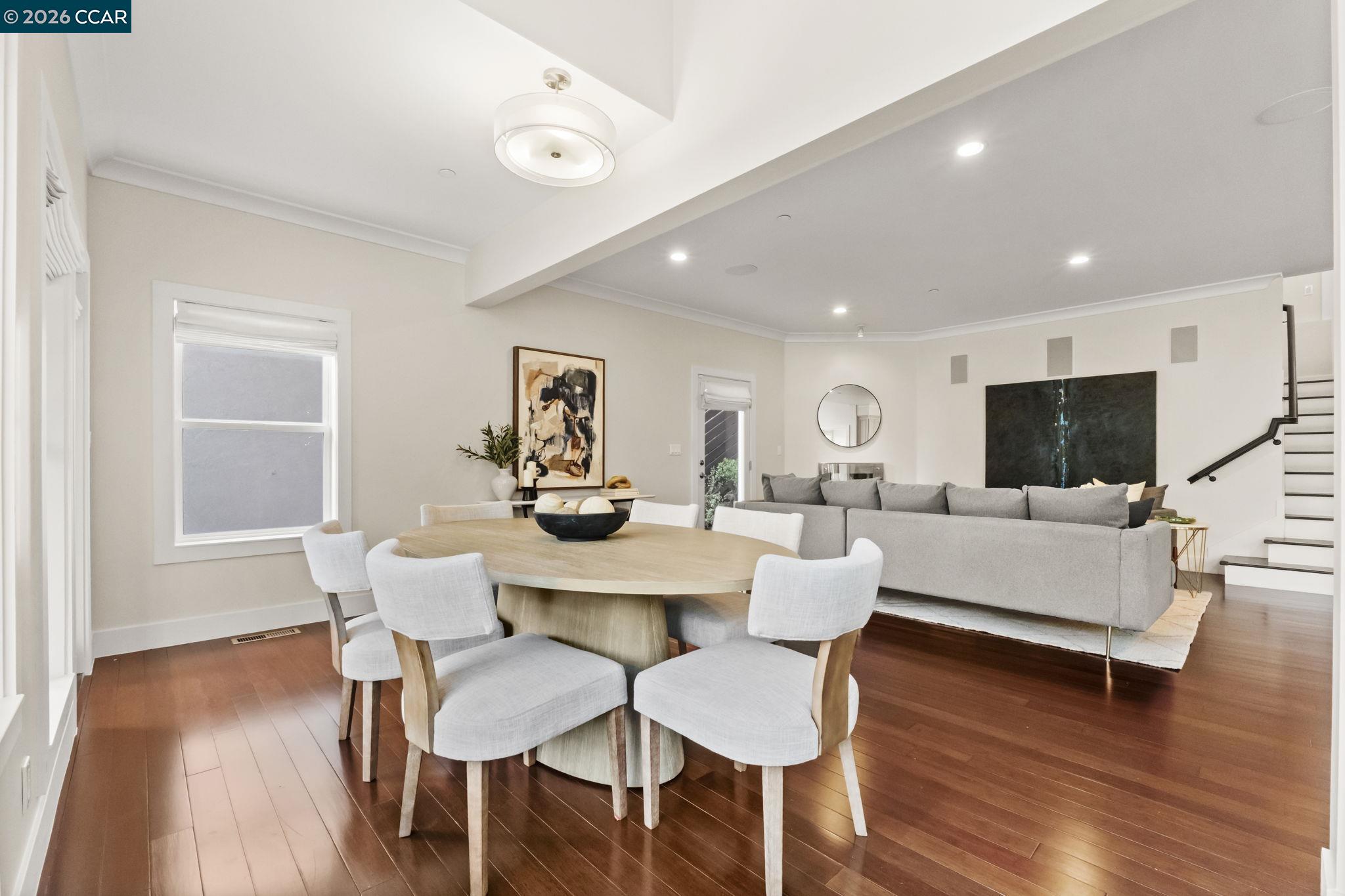 6165 Doncaster Pl