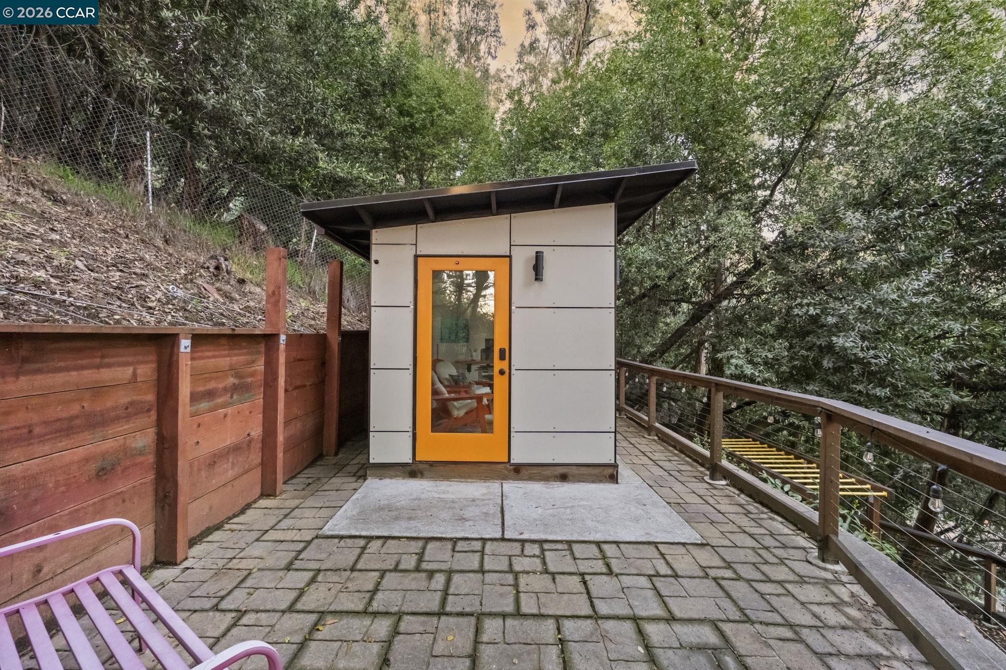 6165 Doncaster Pl