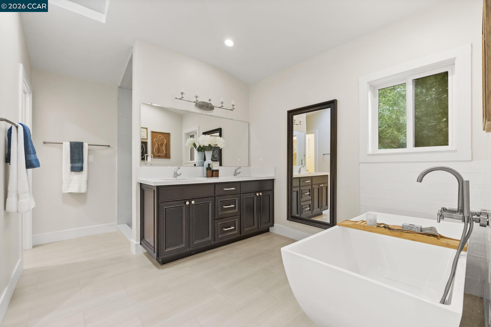 6165 Doncaster Pl