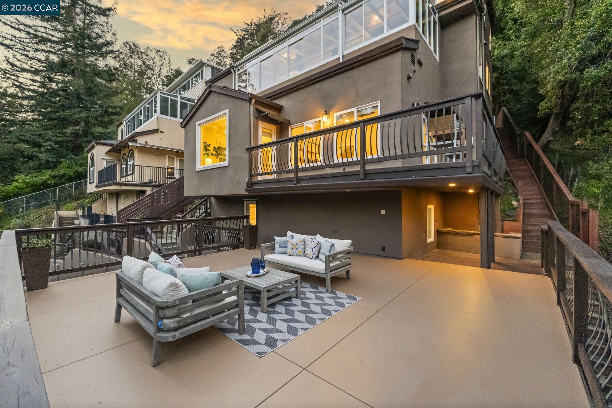 6165 Doncaster Pl