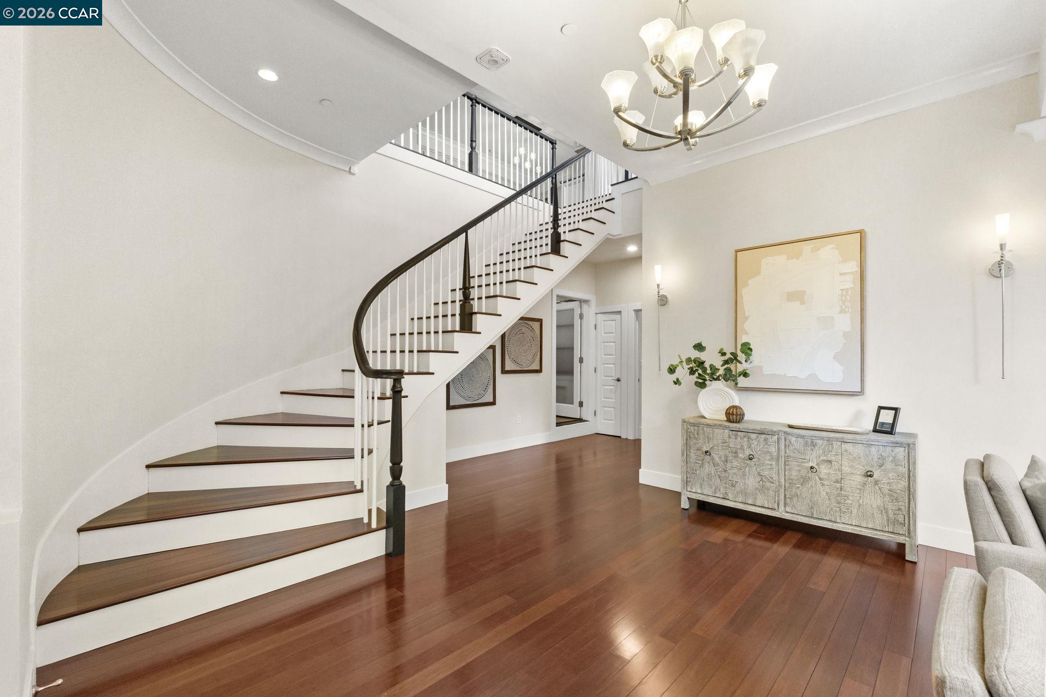 6165 Doncaster Pl
