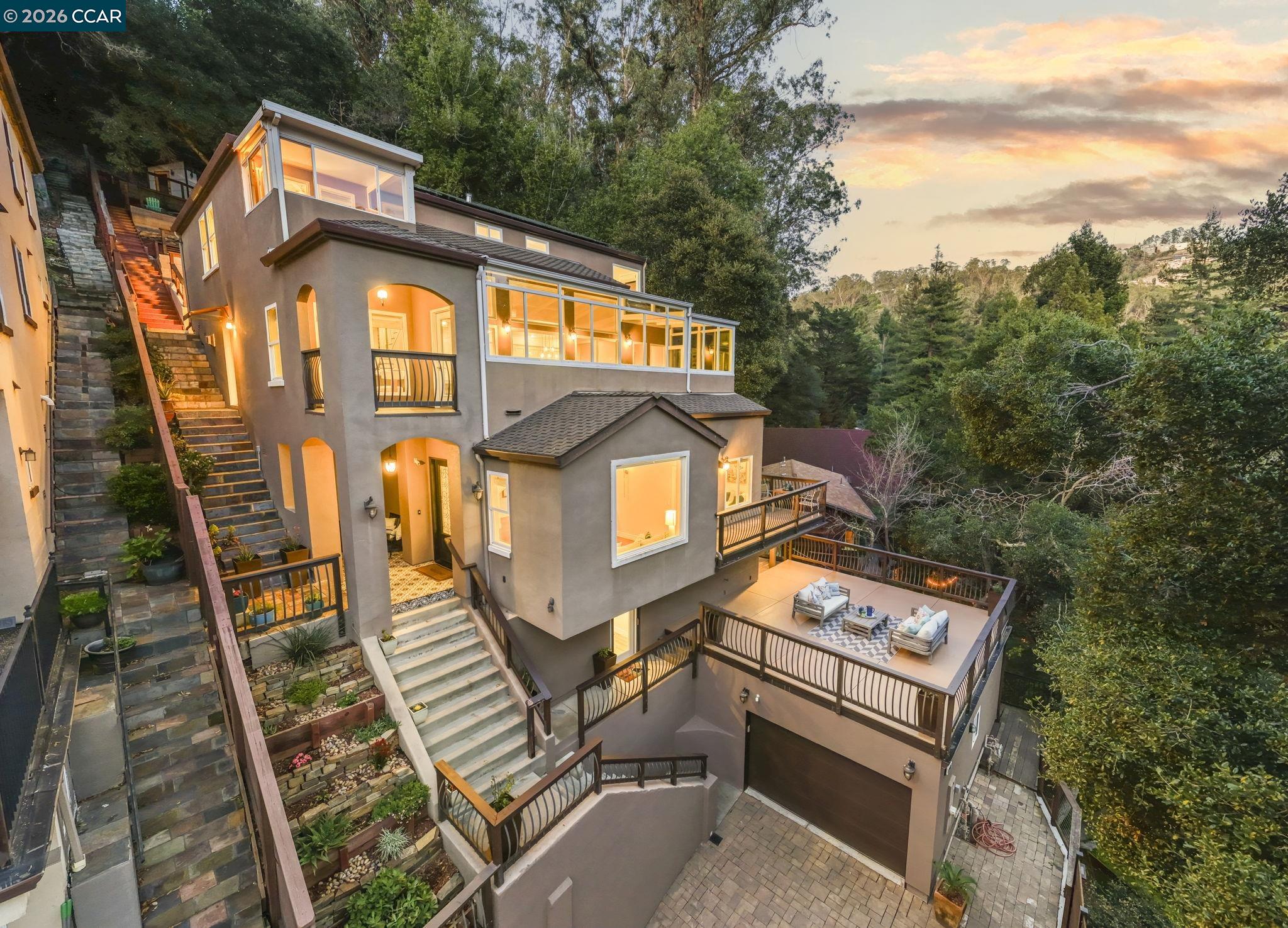 6165 Doncaster Pl
