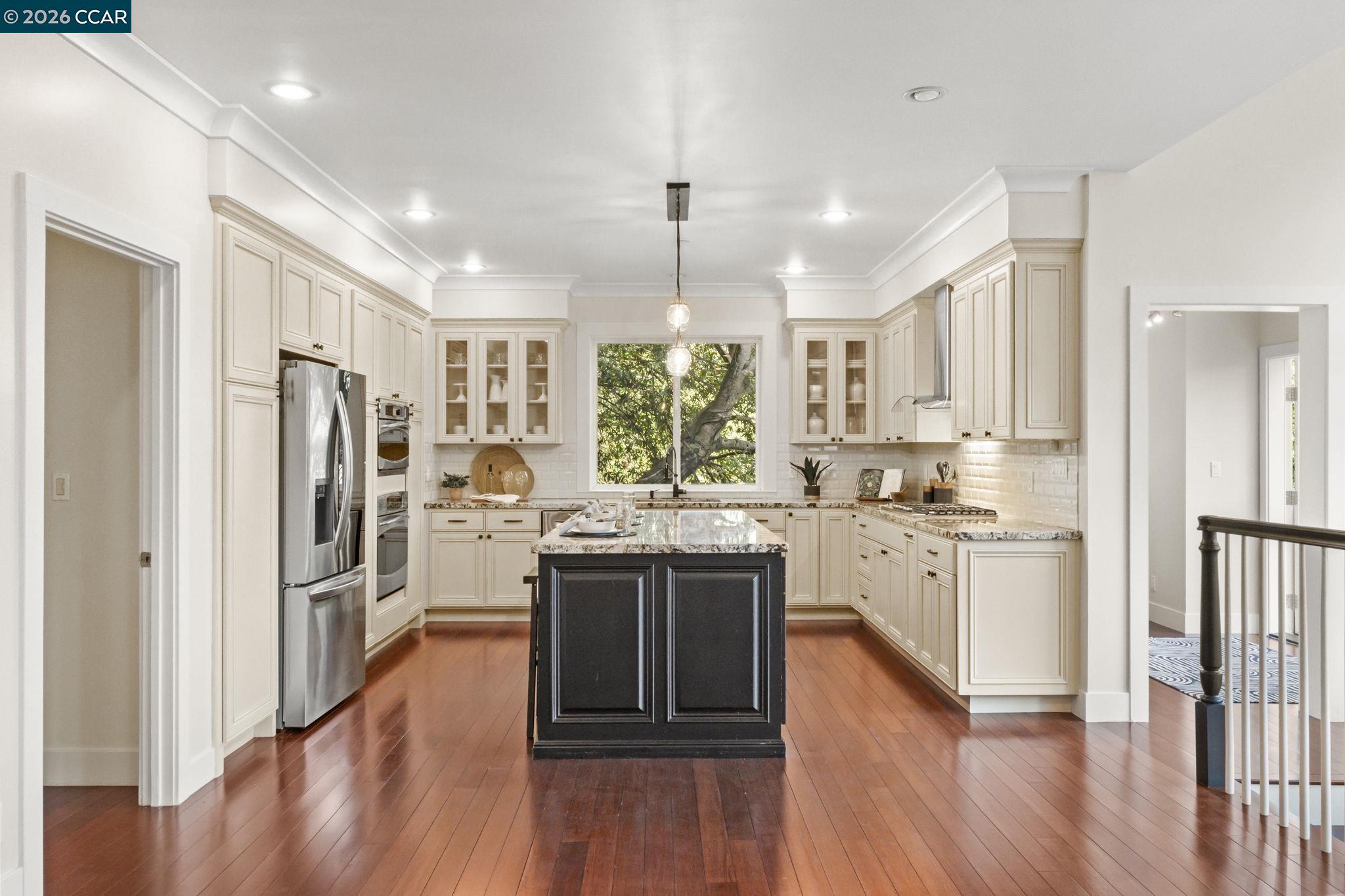 6165 Doncaster Pl