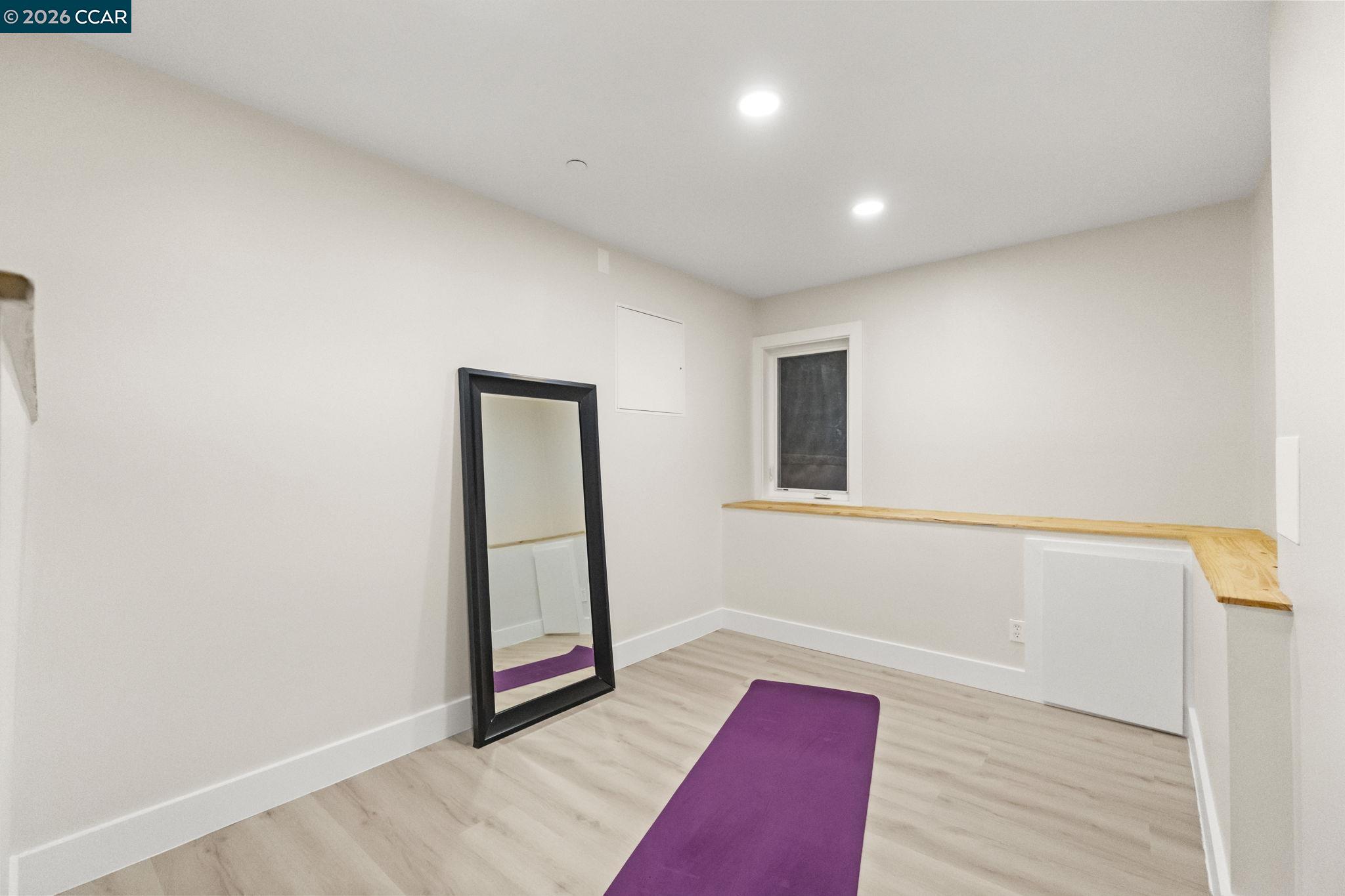 6165 Doncaster Pl