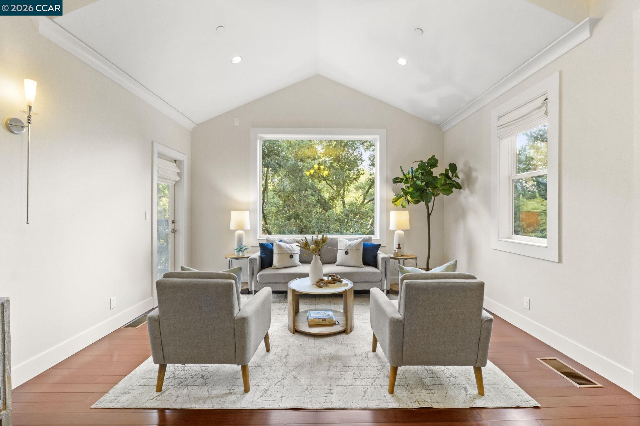 6165 Doncaster Pl