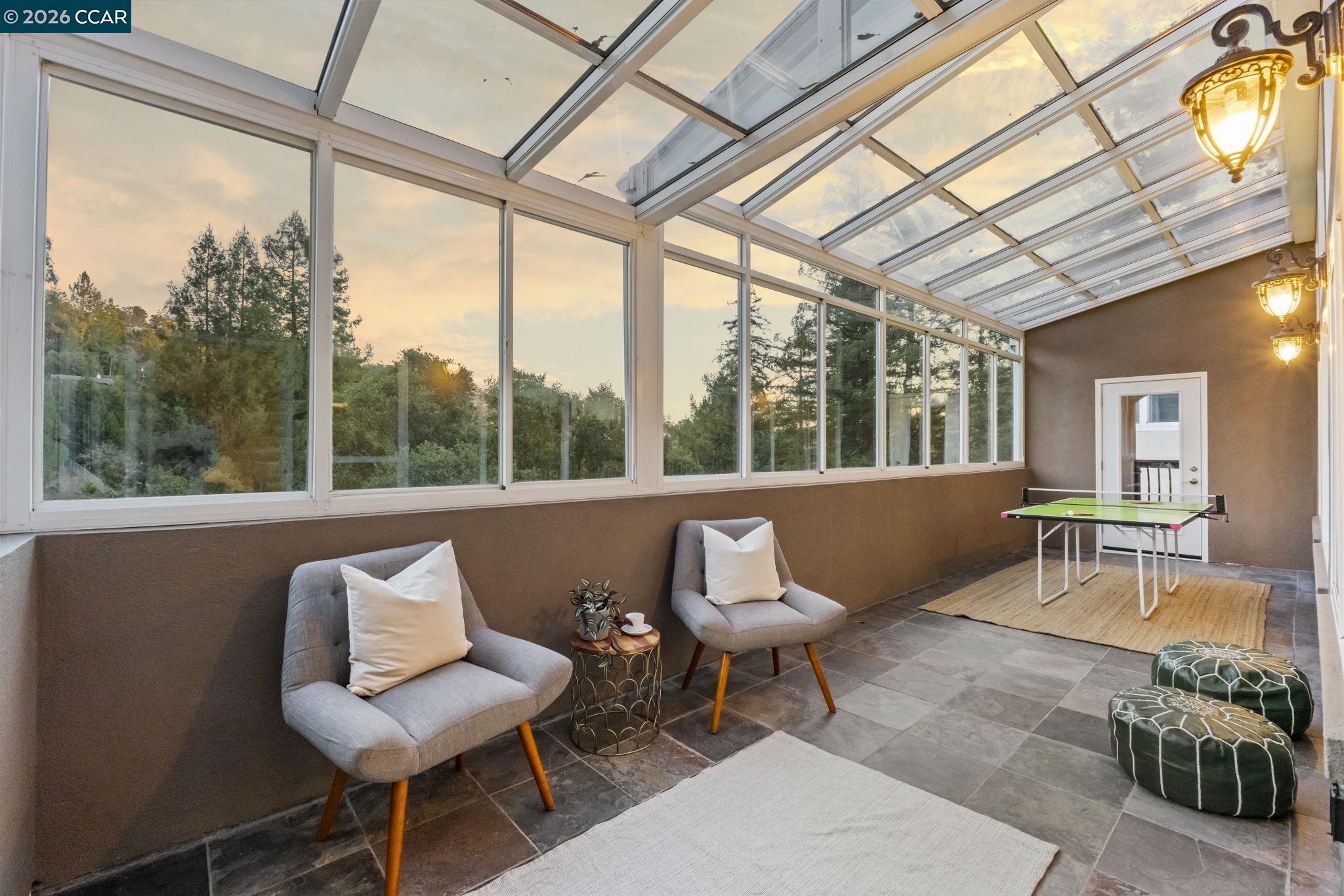 6165 Doncaster Pl