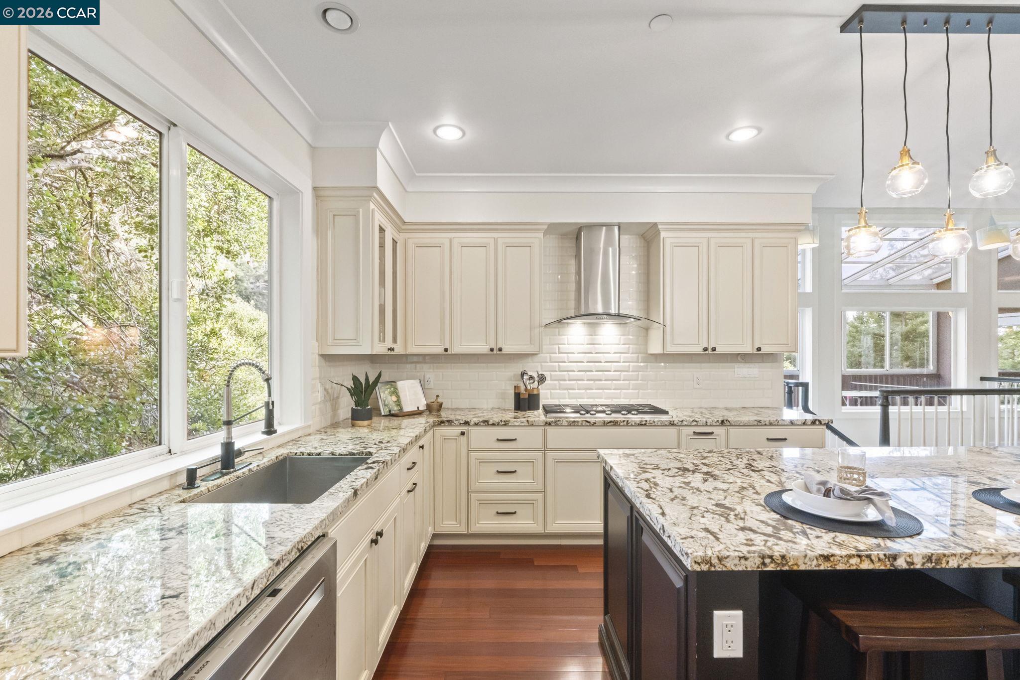 6165 Doncaster Pl