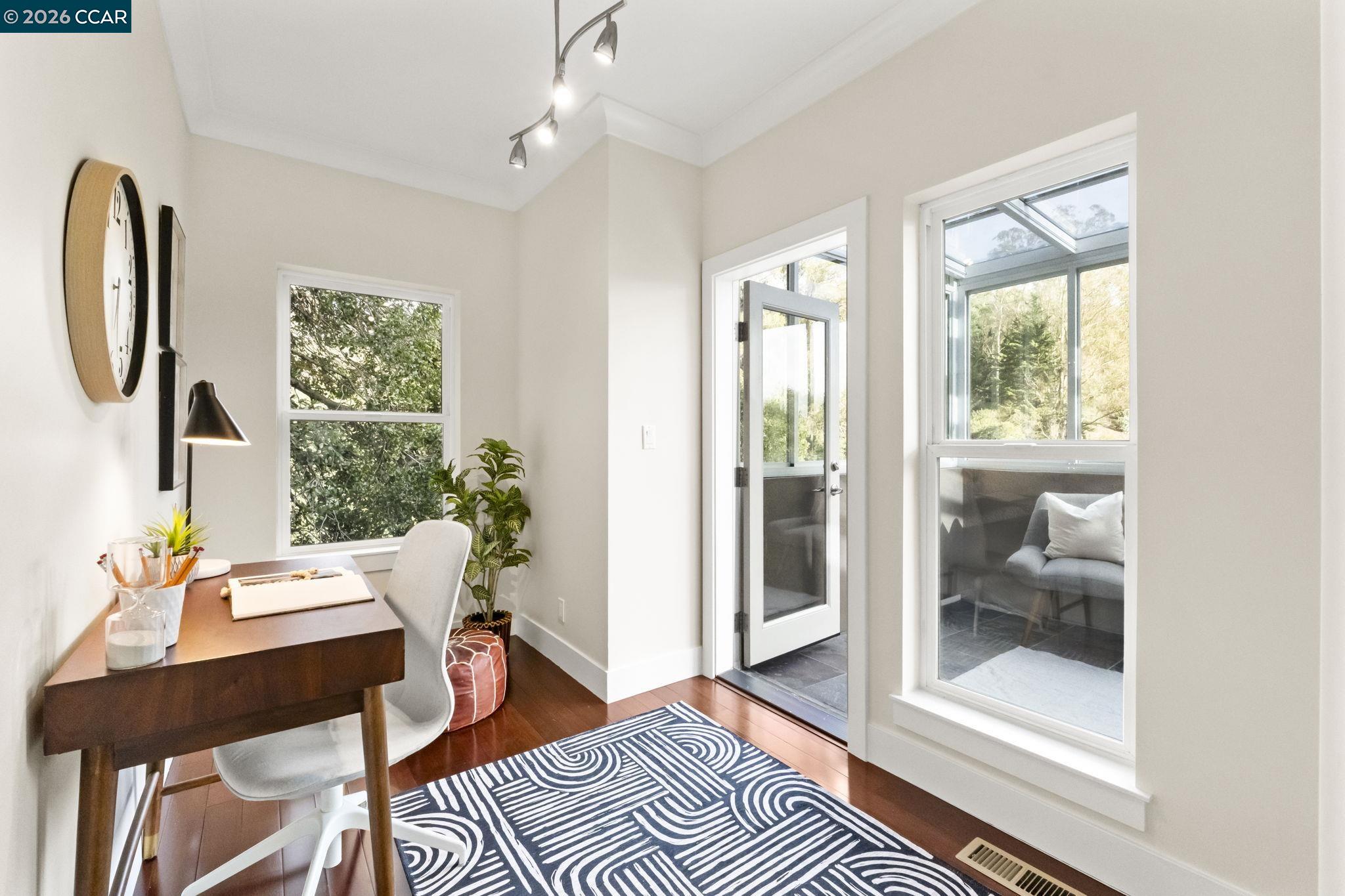 6165 Doncaster Pl
