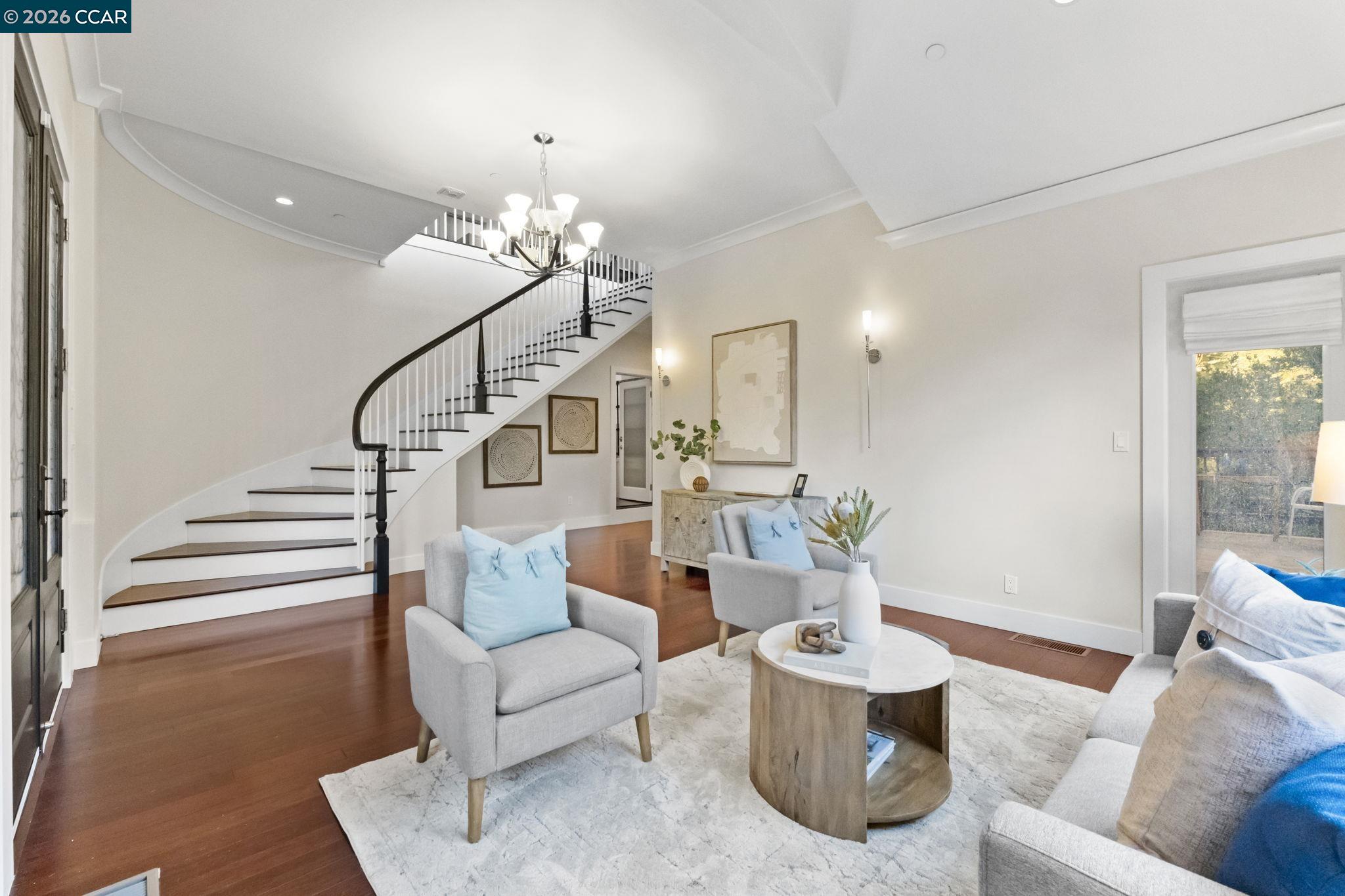 6165 Doncaster Pl
