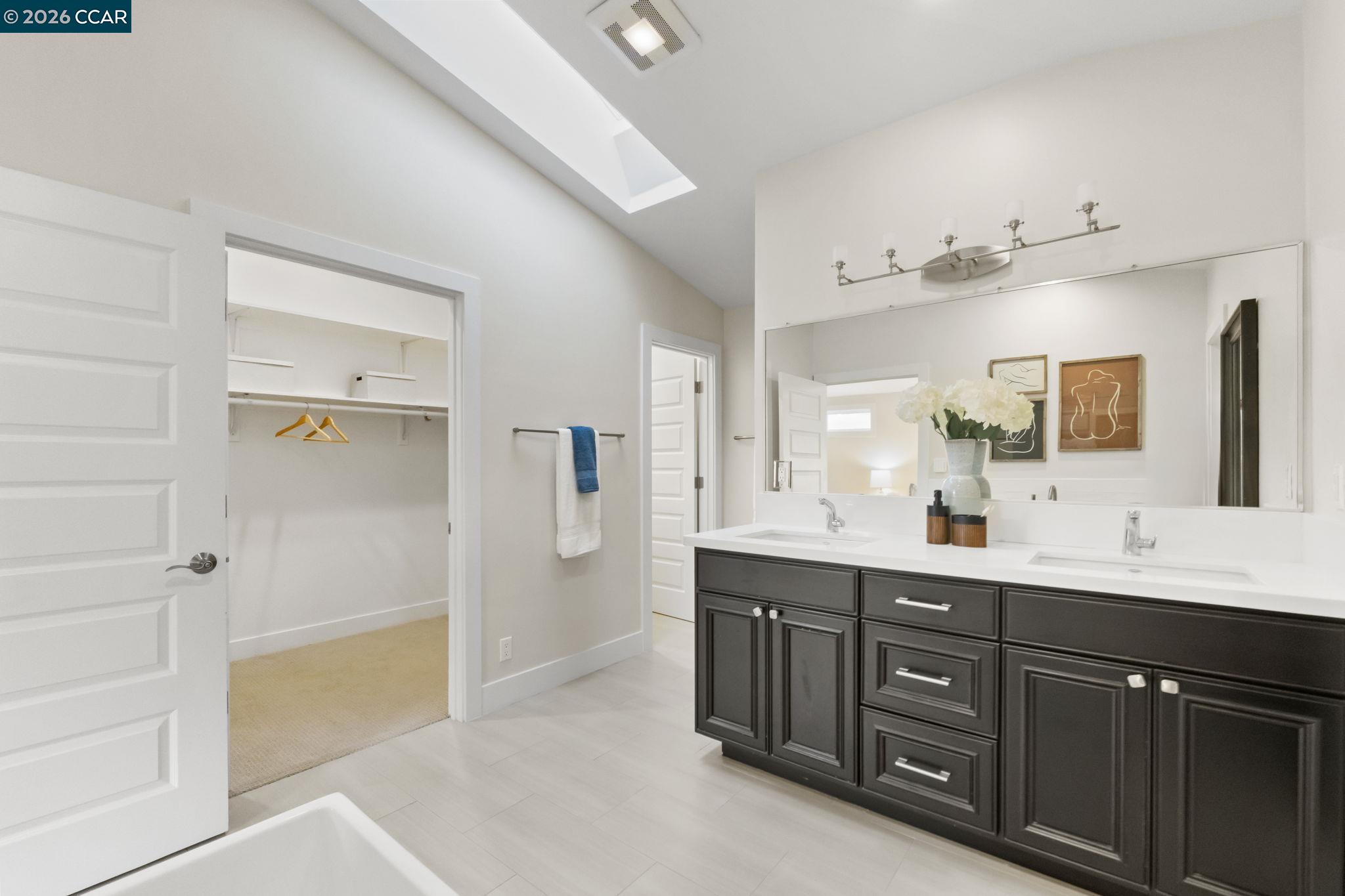 6165 Doncaster Pl