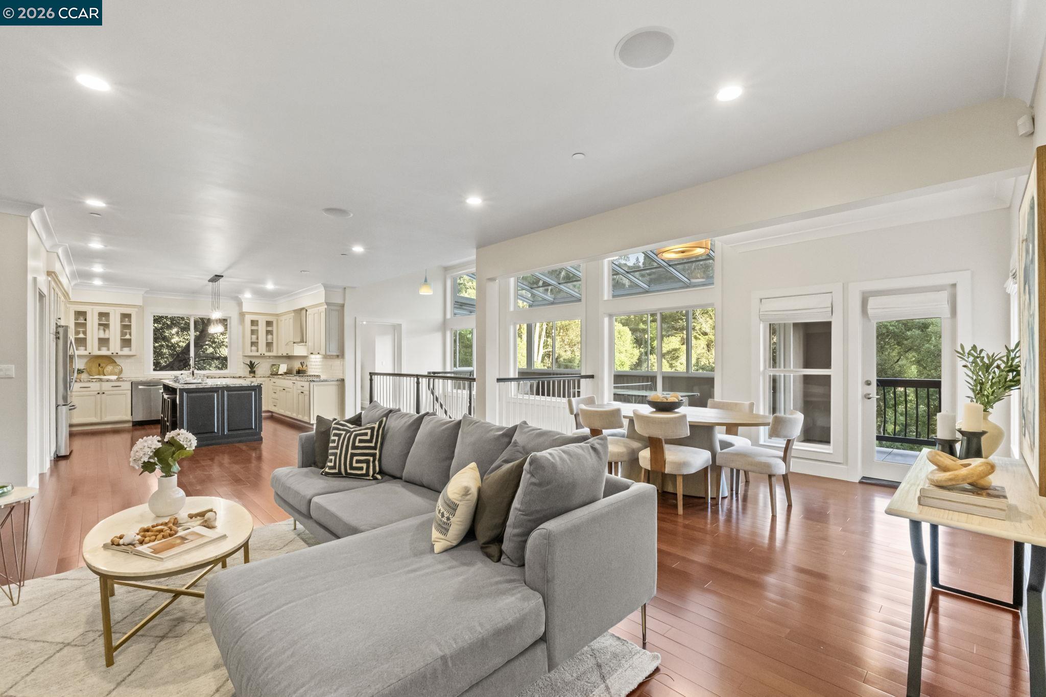 6165 Doncaster Pl