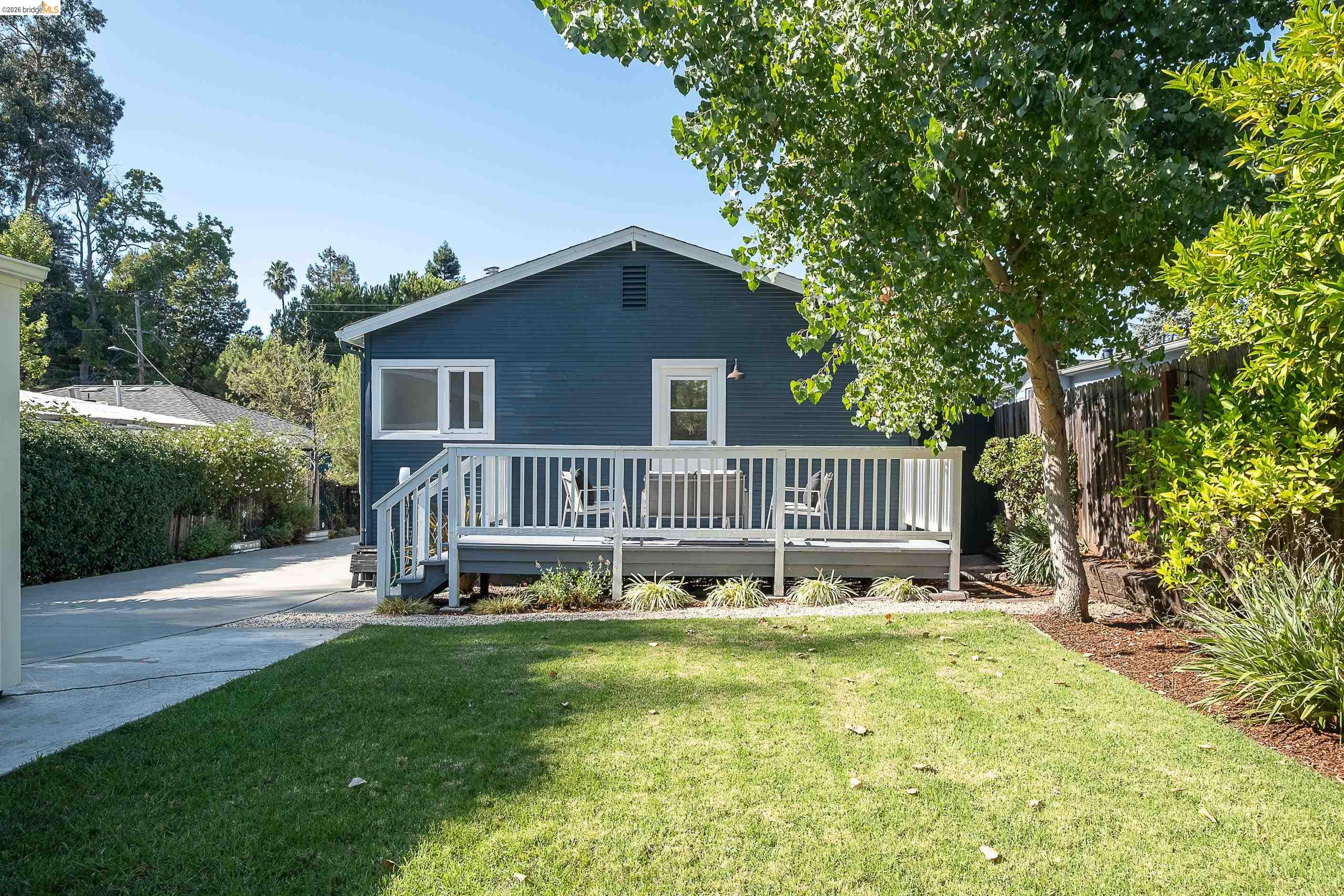 3920 Edgemoor Pl