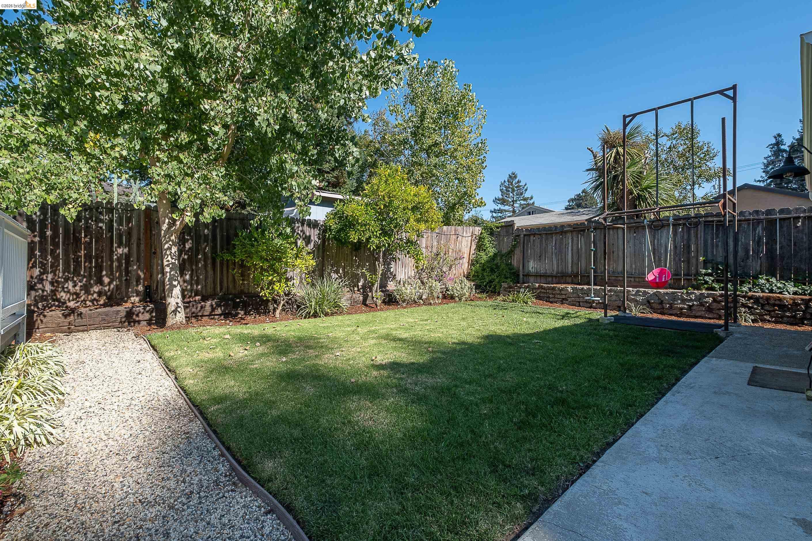 3920 Edgemoor Pl