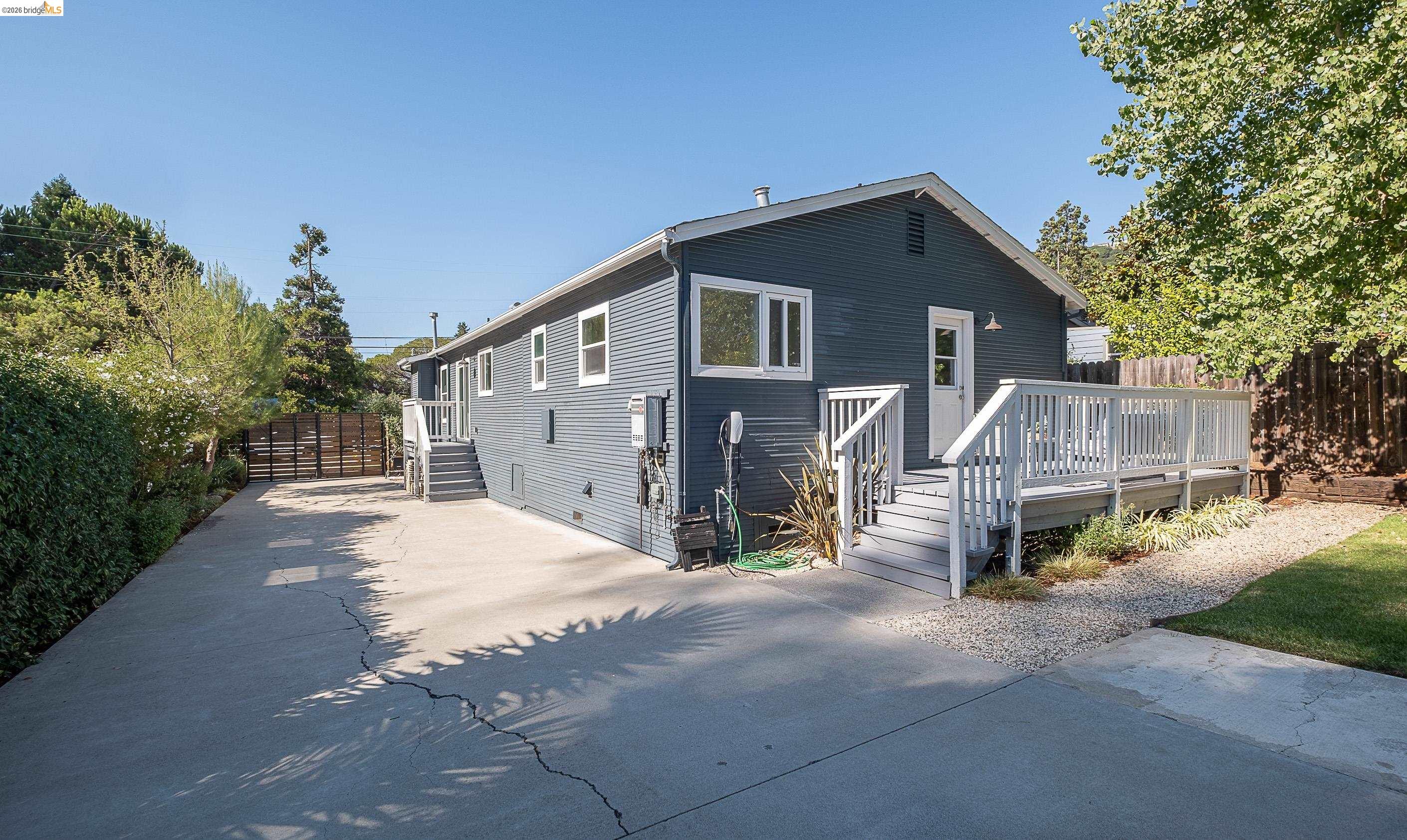 3920 Edgemoor Pl